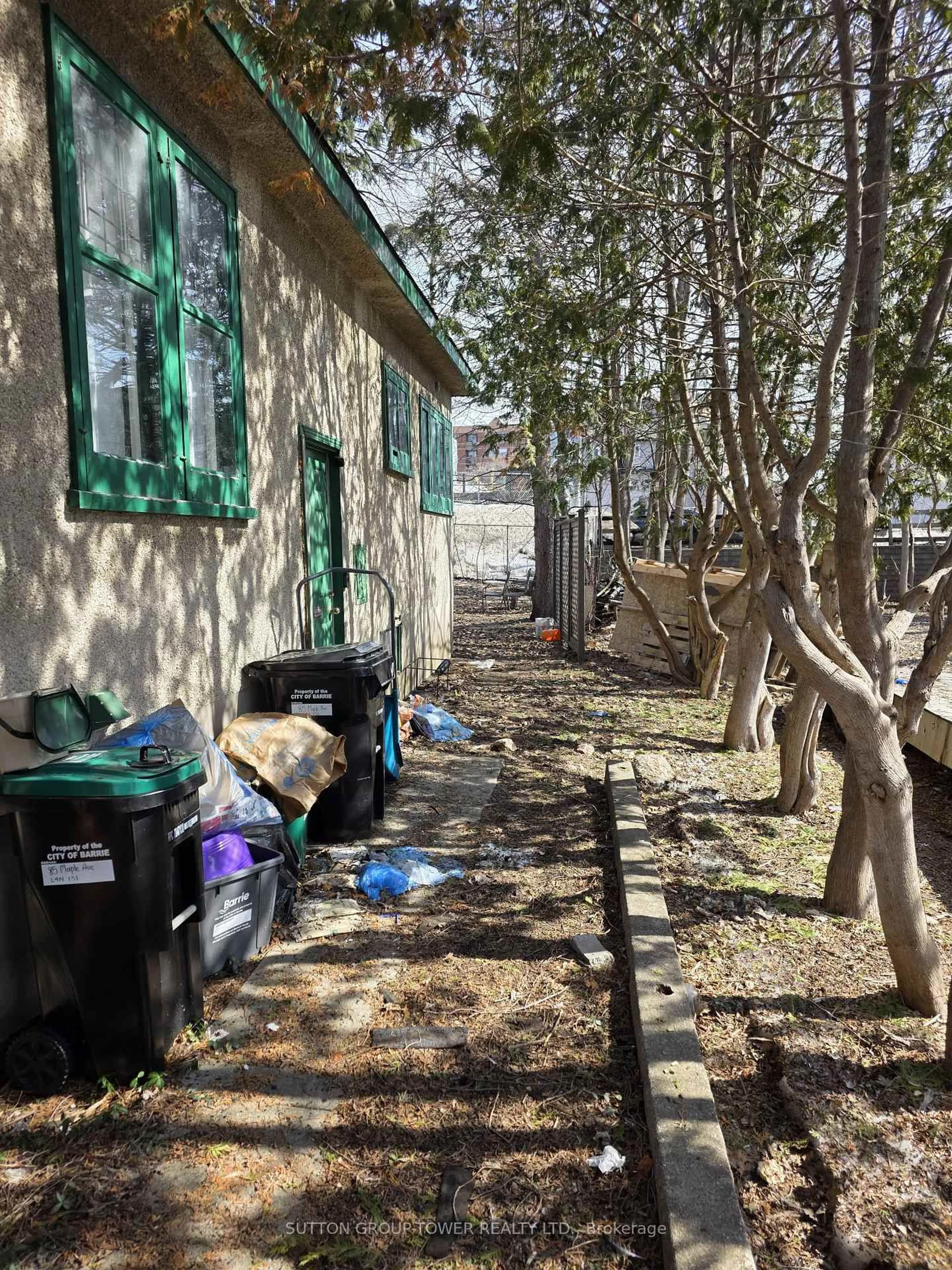 Unknown for 85 Maple Ave, Barrie Ontario L4N 1S1