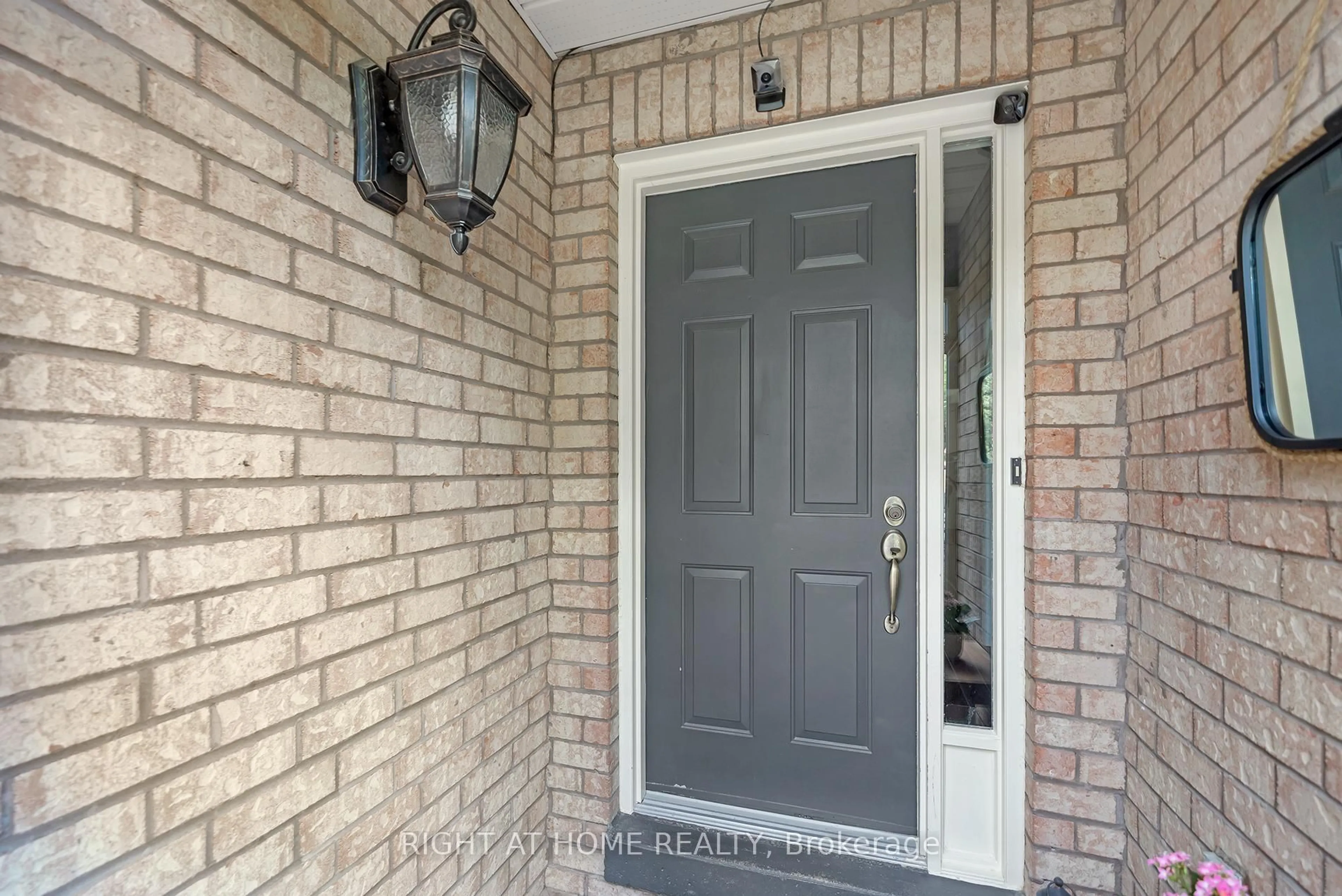 Indoor entryway for 361 Hickling Tr, Barrie Ontario L4M 6A4