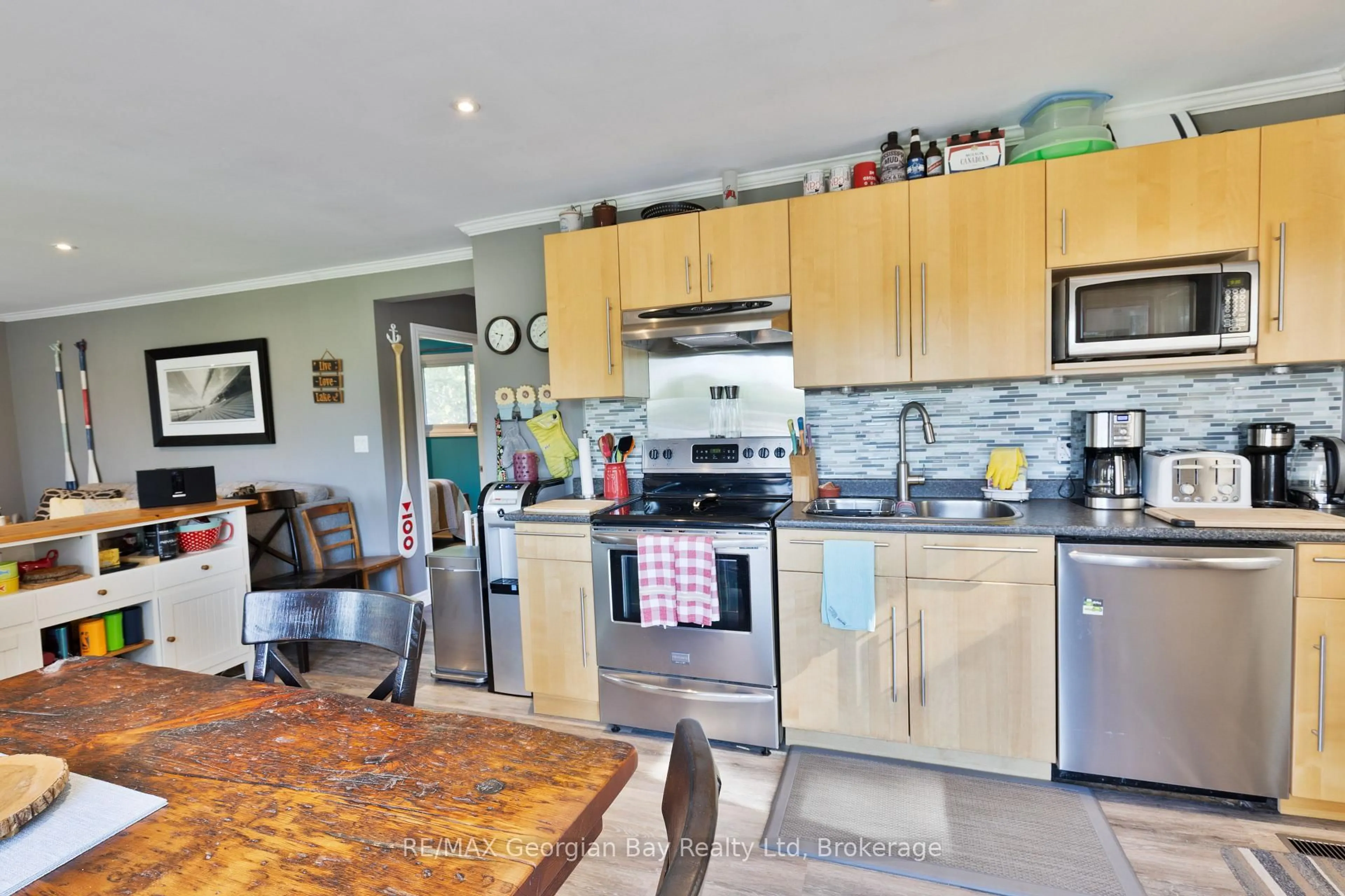 Open concept kitchen, unknown for 46 Forest Harbour Pkwy, Tay Ontario L0K 2C0