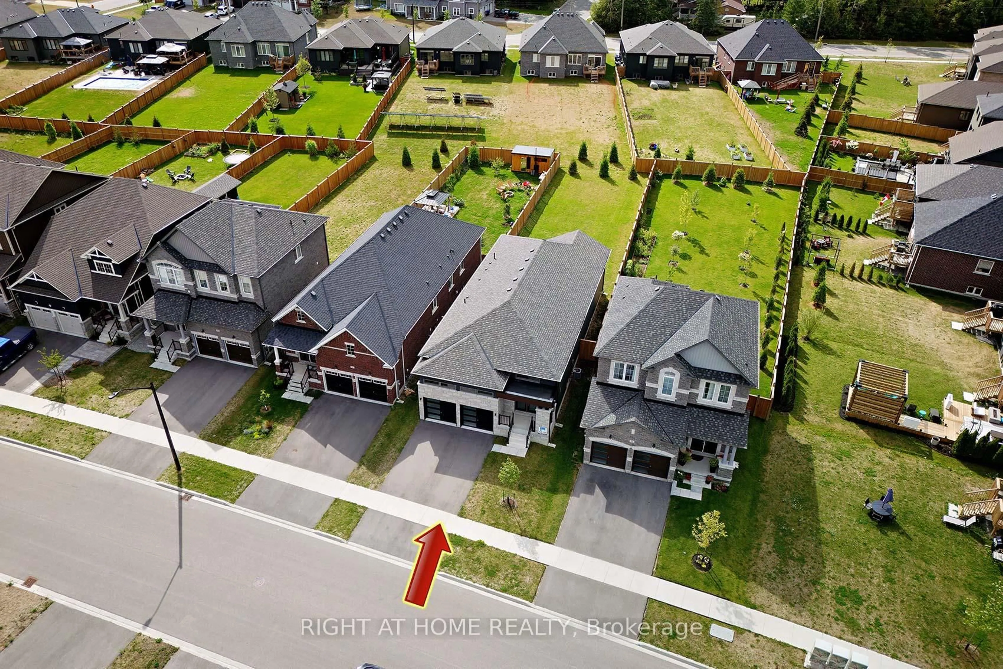 A pic from outside/outdoor area/front of a property/back of a property/a pic from drone, street for 49 Simona Ave, Wasaga Beach Ontario L9Z 0L3