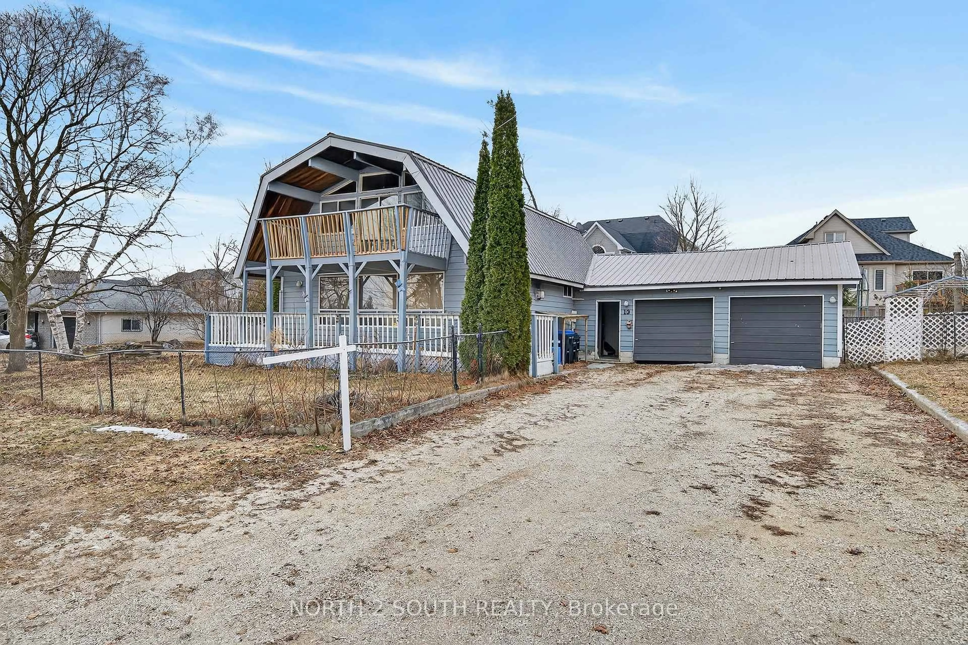 A pic from outside/outdoor area/front of a property/back of a property/a pic from drone, unknown for 13 Bayview Ave, Wasaga Beach Ontario L9Z 2Y6