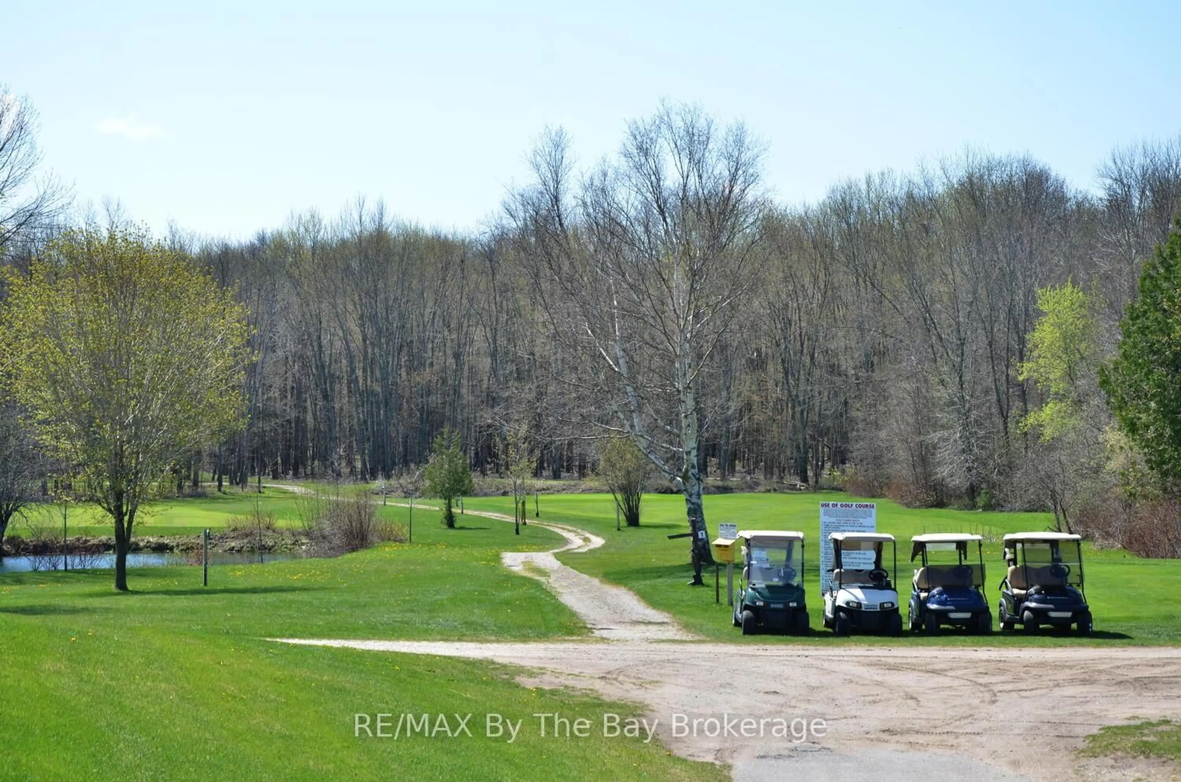 A pic from outside/outdoor area/front of a property/back of a property/a pic from drone, water/lake/river/ocean view for 15 Carruthers St, Wasaga Beach Ontario L9Z 1K2