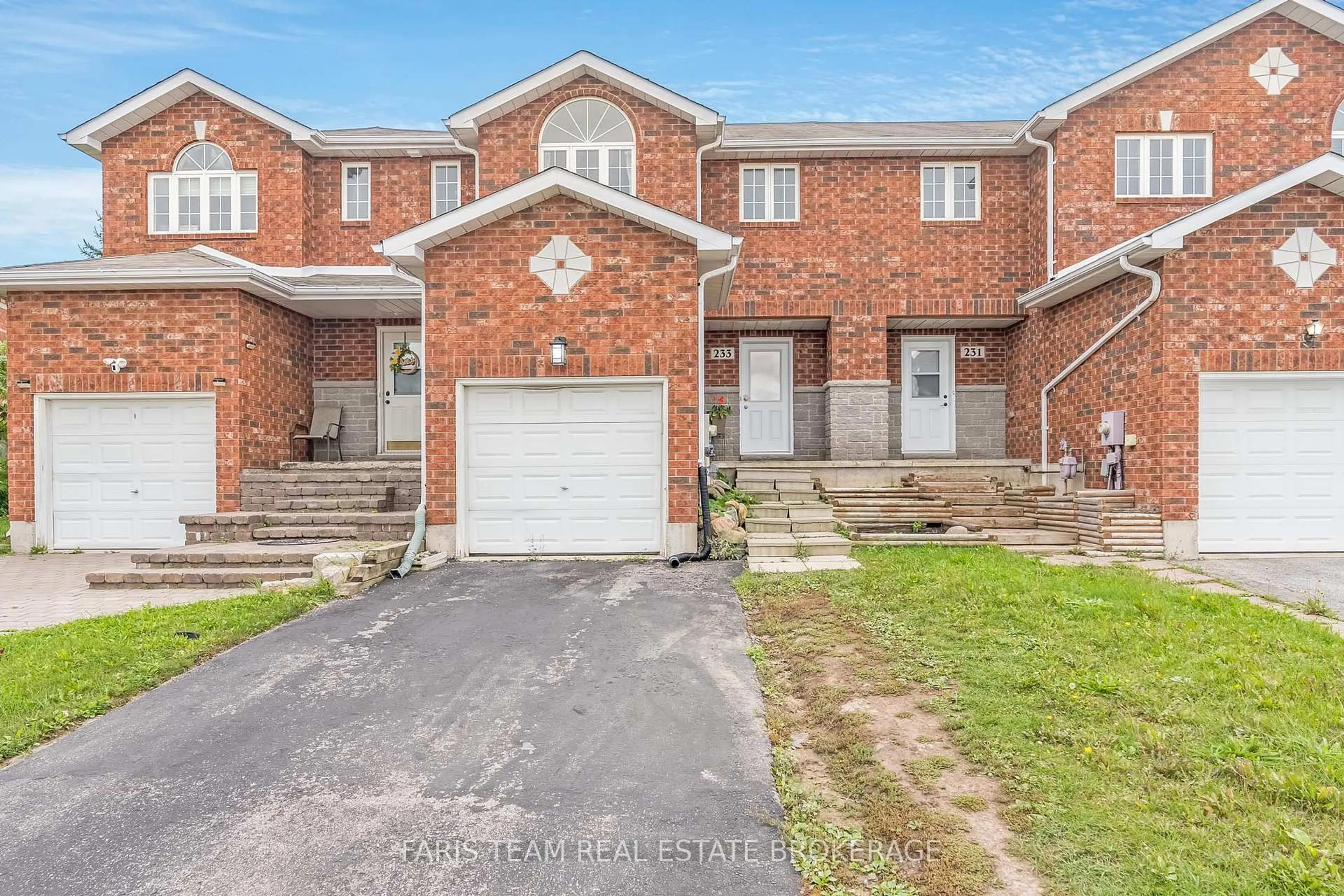 Home with brick exterior material, street for 233 Stanley St, Barrie Ontario L4M 6X9