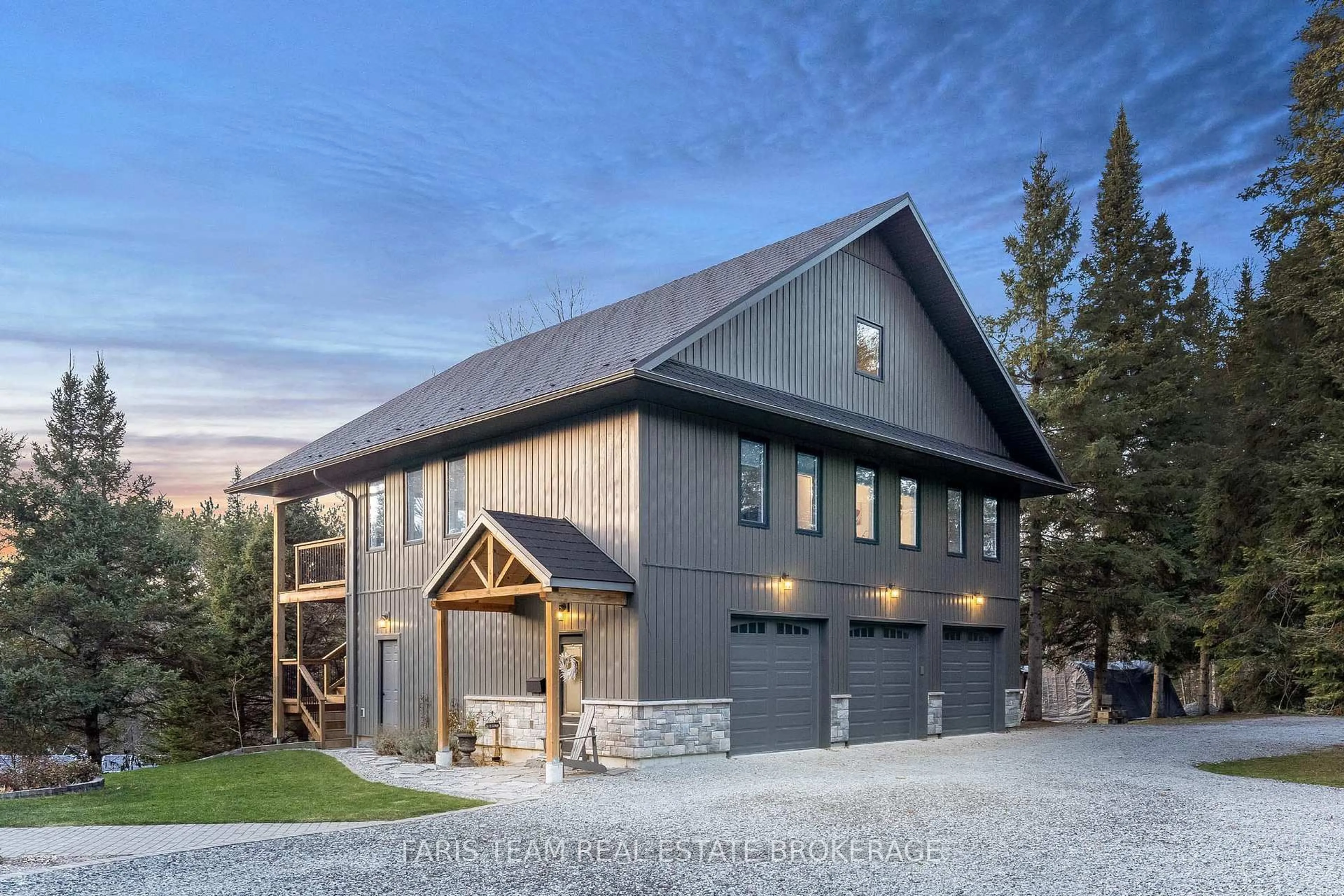 Indoor garage for 1520 Rosemount Rd, Tay Ontario L0K 2C0