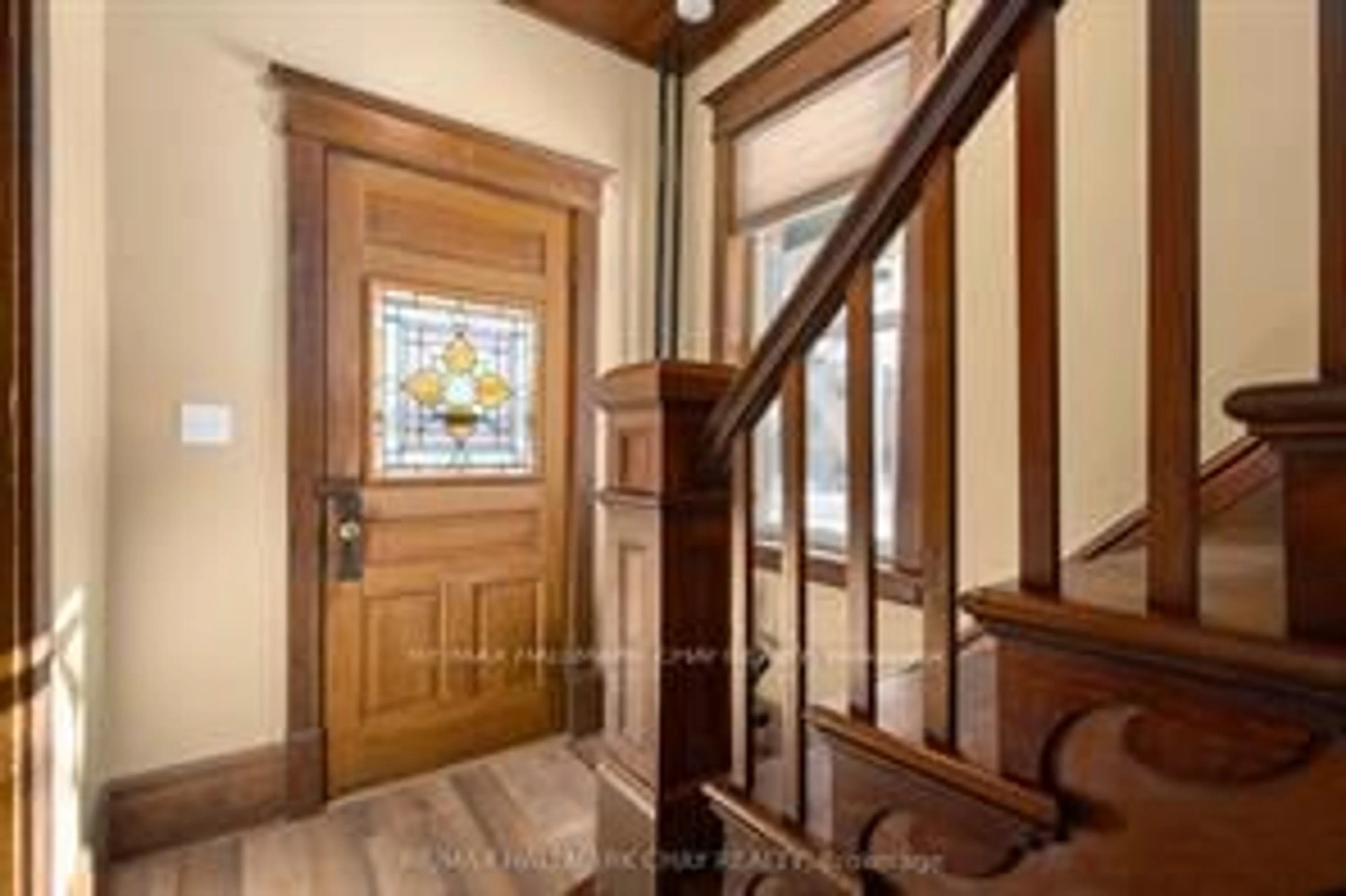 Indoor entryway for 4514 Penetanguishene Rd, Springwater Ontario L0L 1V0