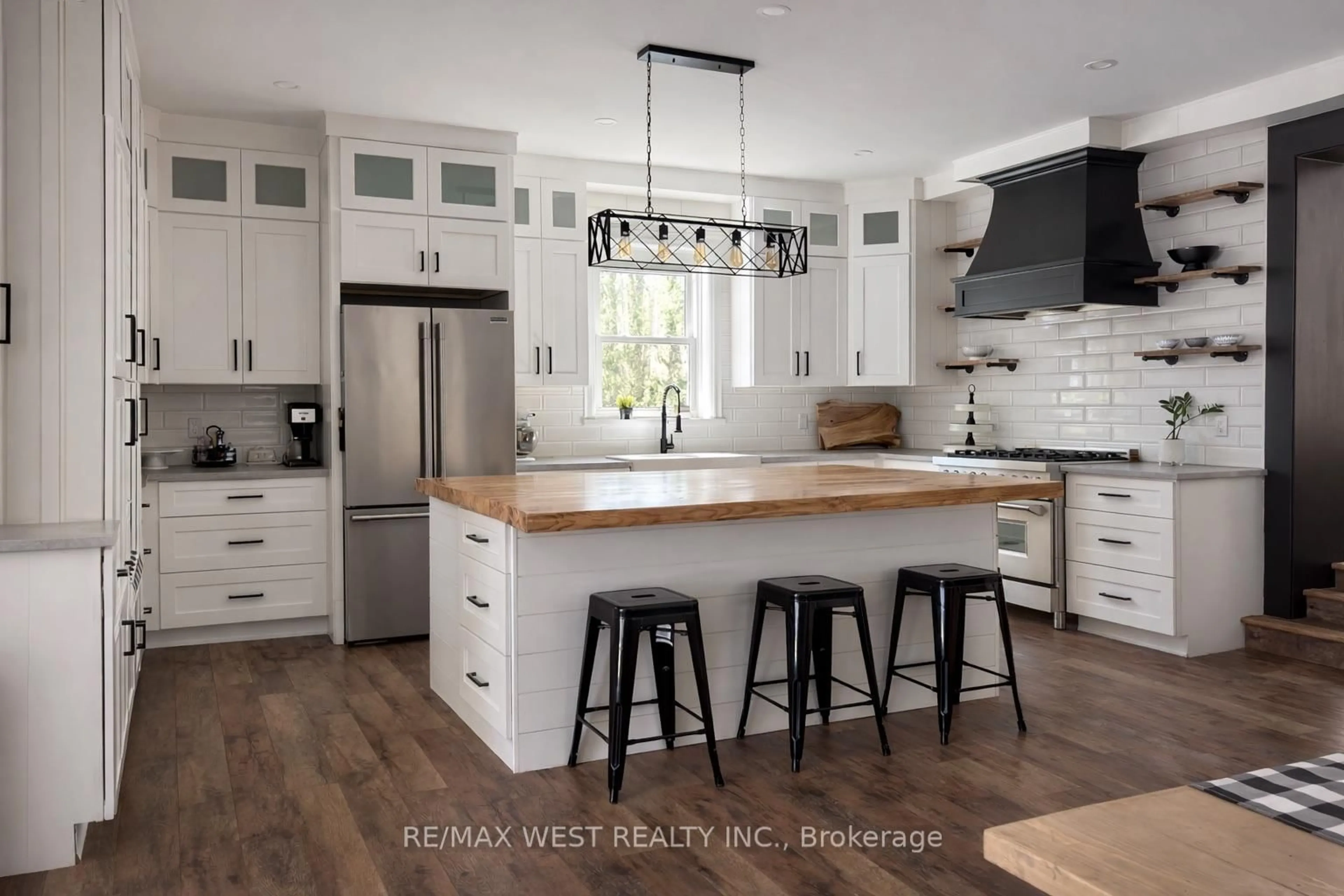 Contemporary kitchen, unknown for 4532 Line 5, Oro-Medonte Ontario L0L 1V0