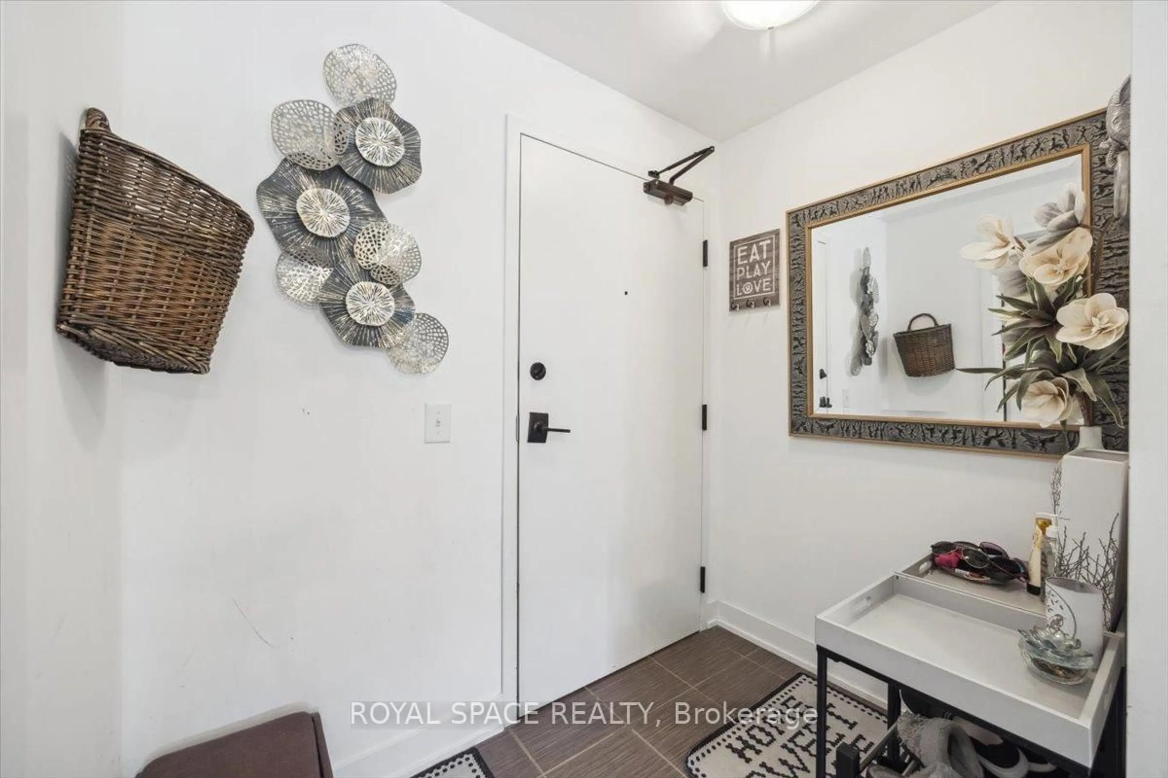 Indoor entryway for 5 Chef Lane #101, Barrie Ontario L9J 0J8