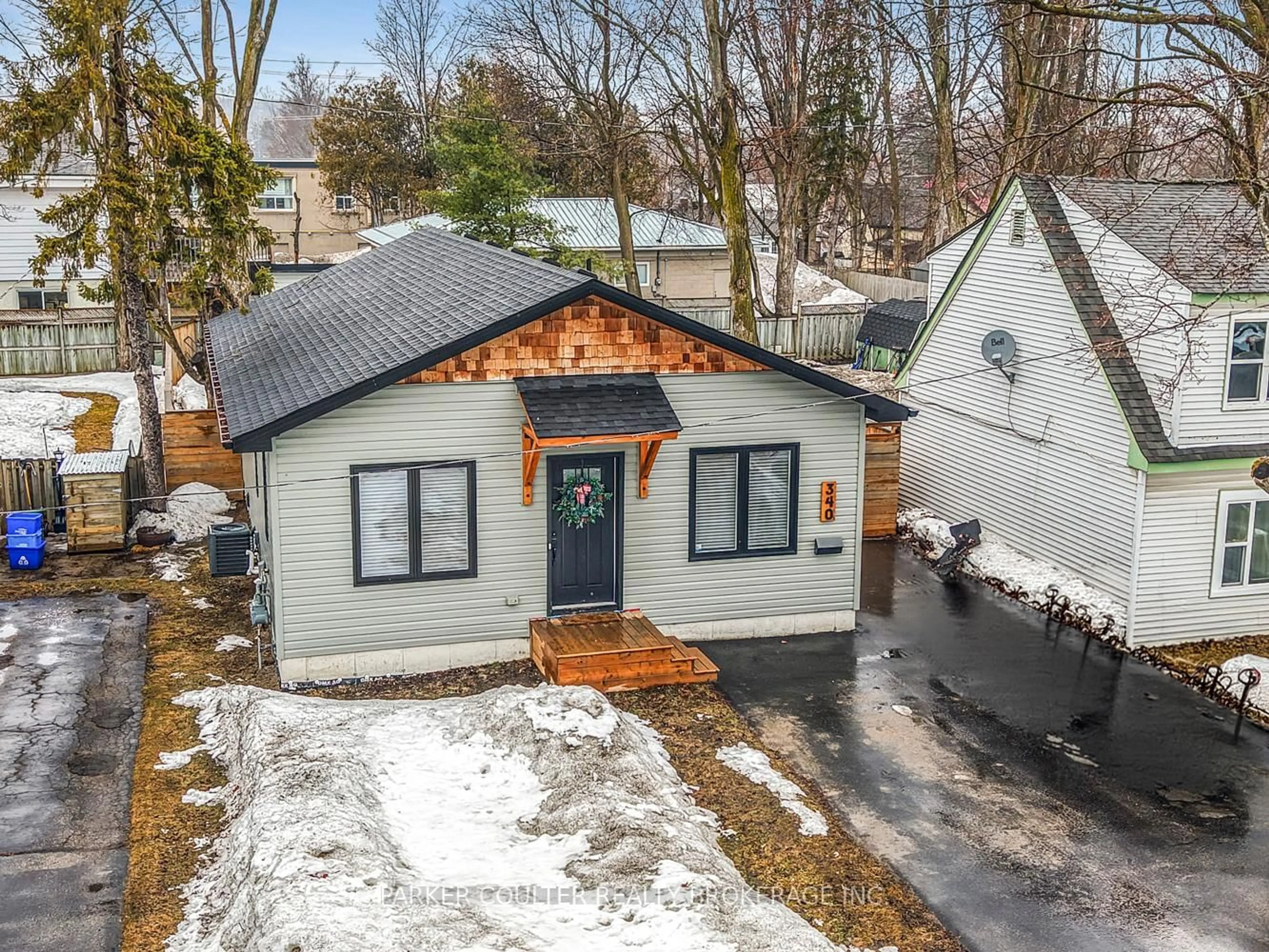 A pic from outside/outdoor area/front of a property/back of a property/a pic from drone, street for 340 Colborne St, Orillia Ontario L3V 3A3