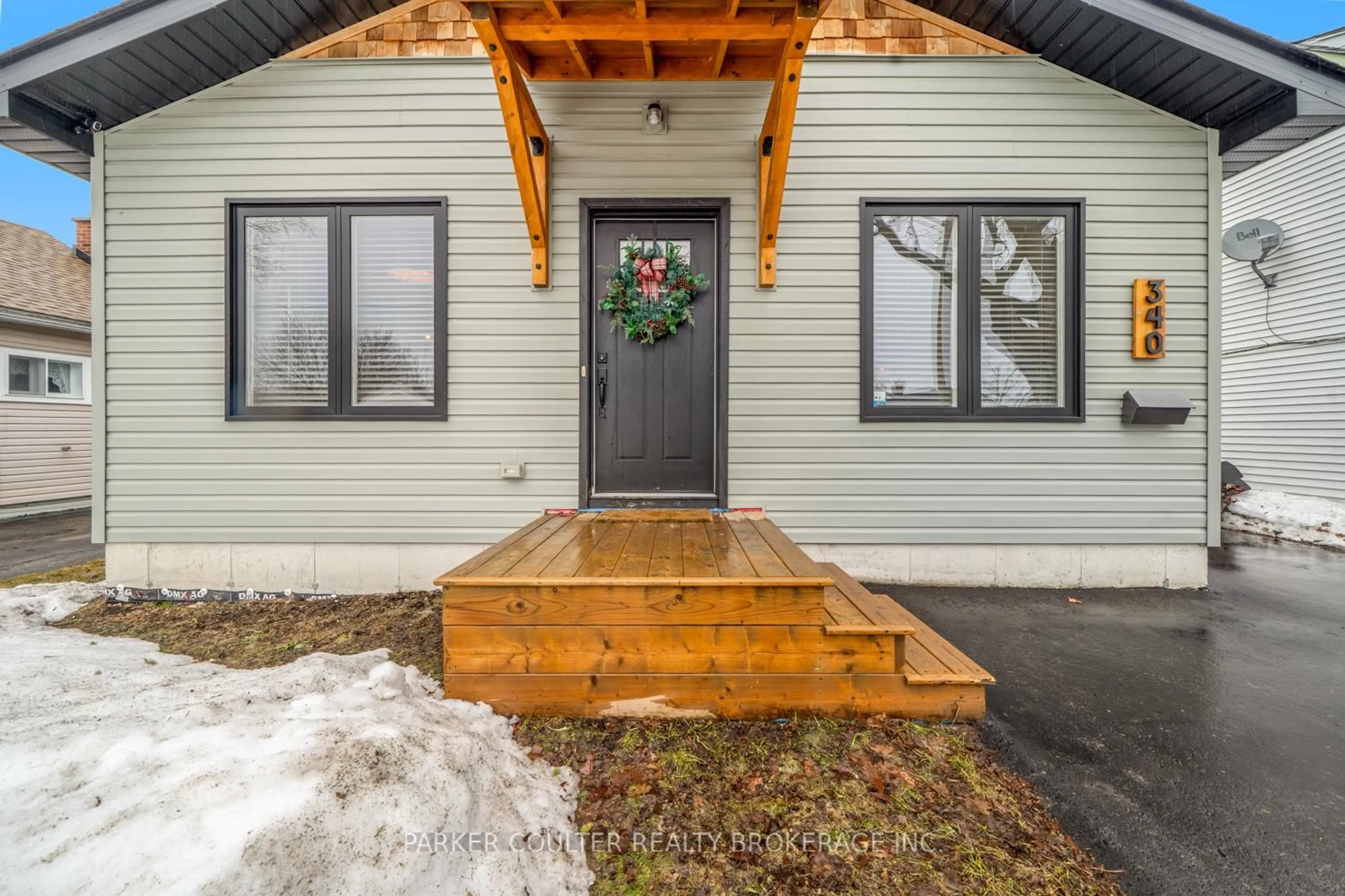 Indoor entryway for 340 Colborne St, Orillia Ontario L3V 3A3