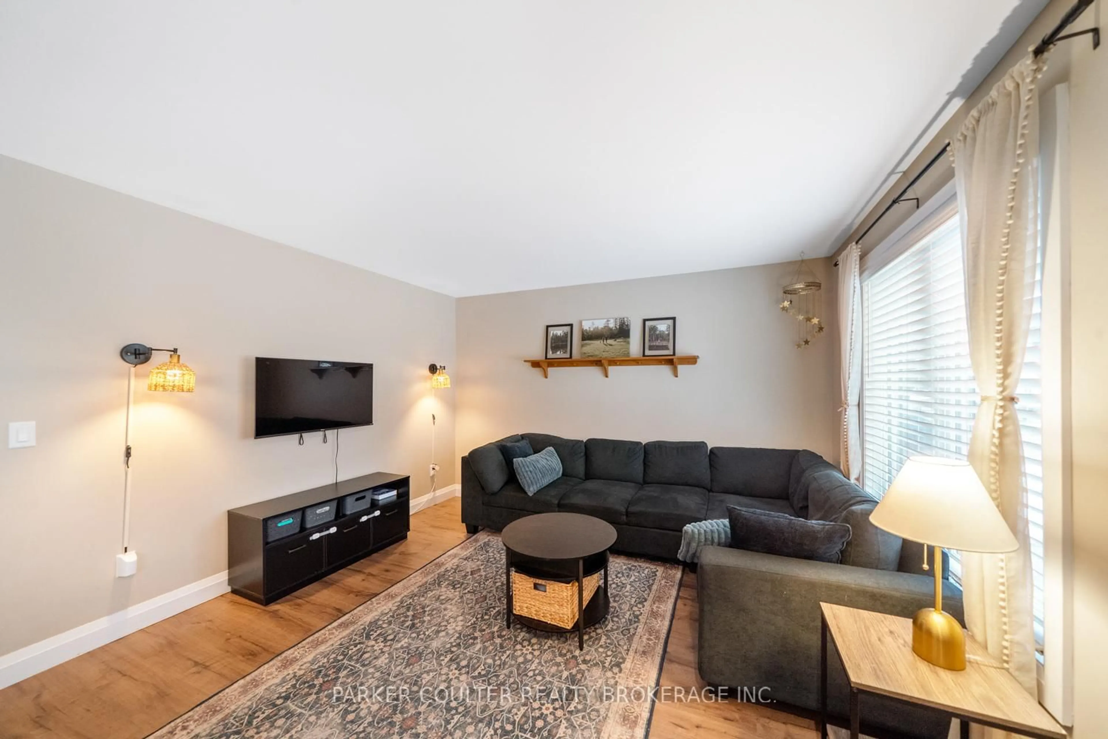 Living room with furniture, wood/laminate floor for 340 Colborne St, Orillia Ontario L3V 3A3