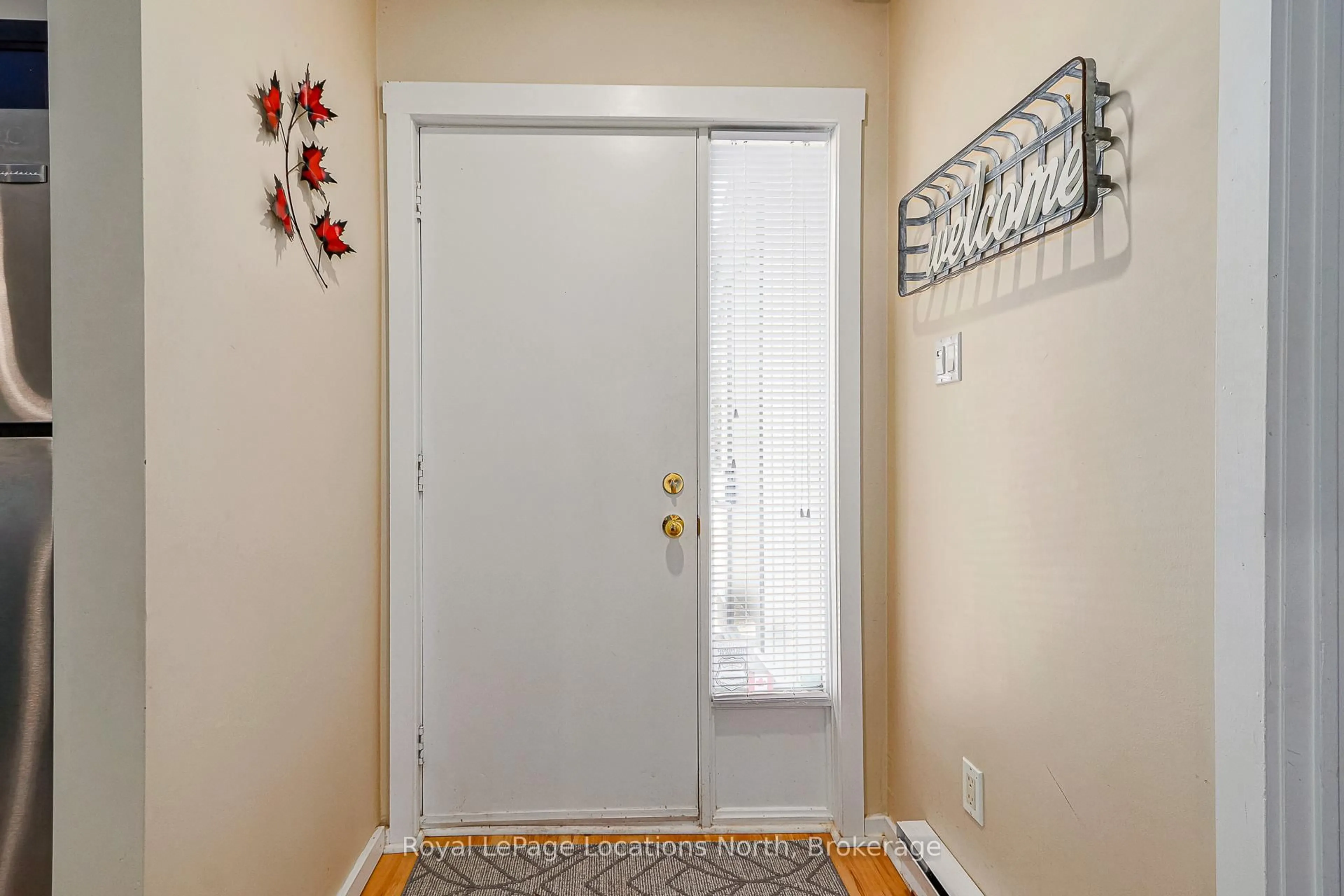 Indoor entryway for 440 Oxbow Cres, Collingwood Ontario L9Y 5B4