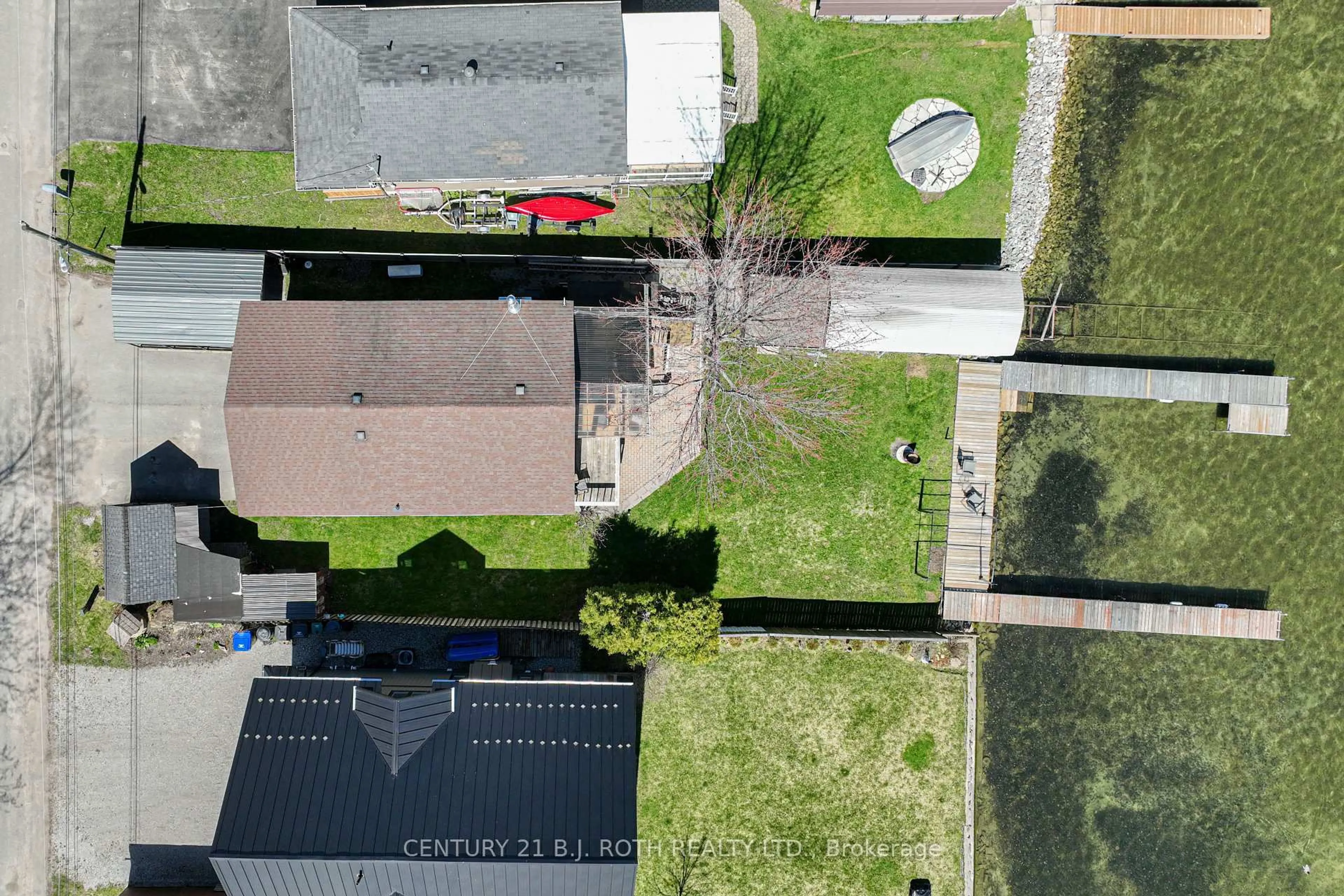 A pic from outside/outdoor area/front of a property/back of a property/a pic from drone, street for 3801 Wood Ave, Severn Ontario L3V 6H3