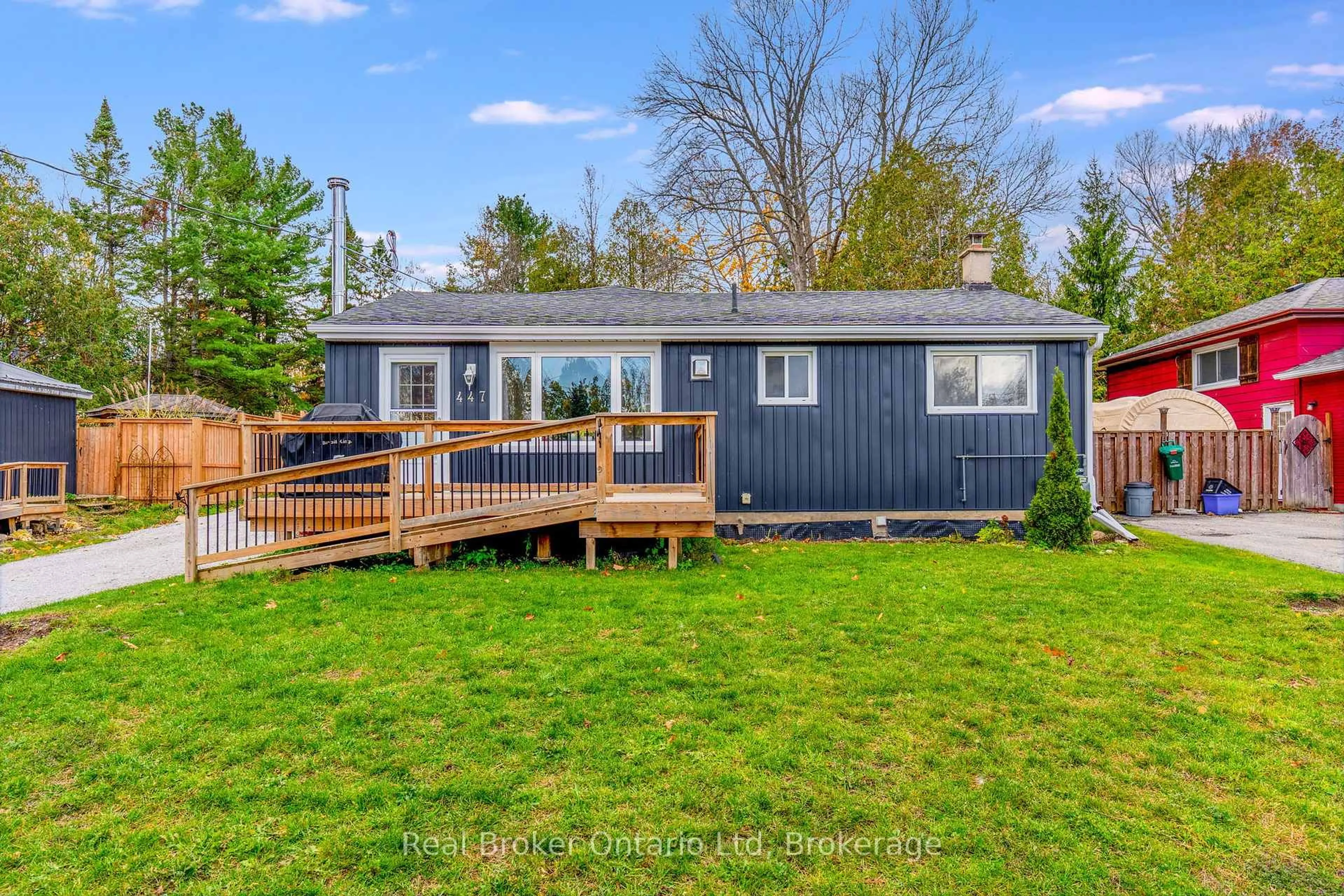 Home with vinyl exterior material, water/lake/river/ocean view for 447 Sundial Dr, Orillia Ontario L3V 4A7