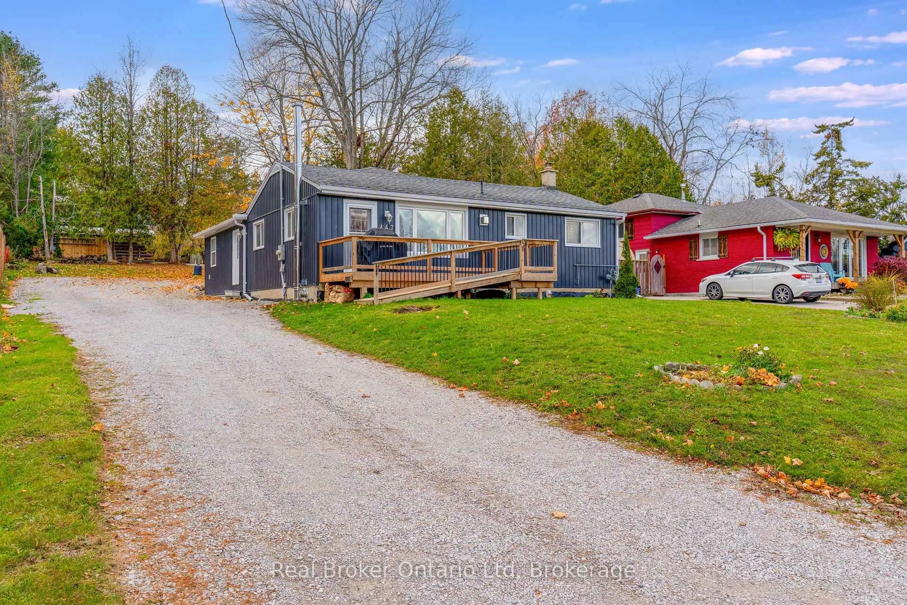 A pic from outside/outdoor area/front of a property/back of a property/a pic from drone, unknown for 447 Sundial Dr, Orillia Ontario L3V 4A7