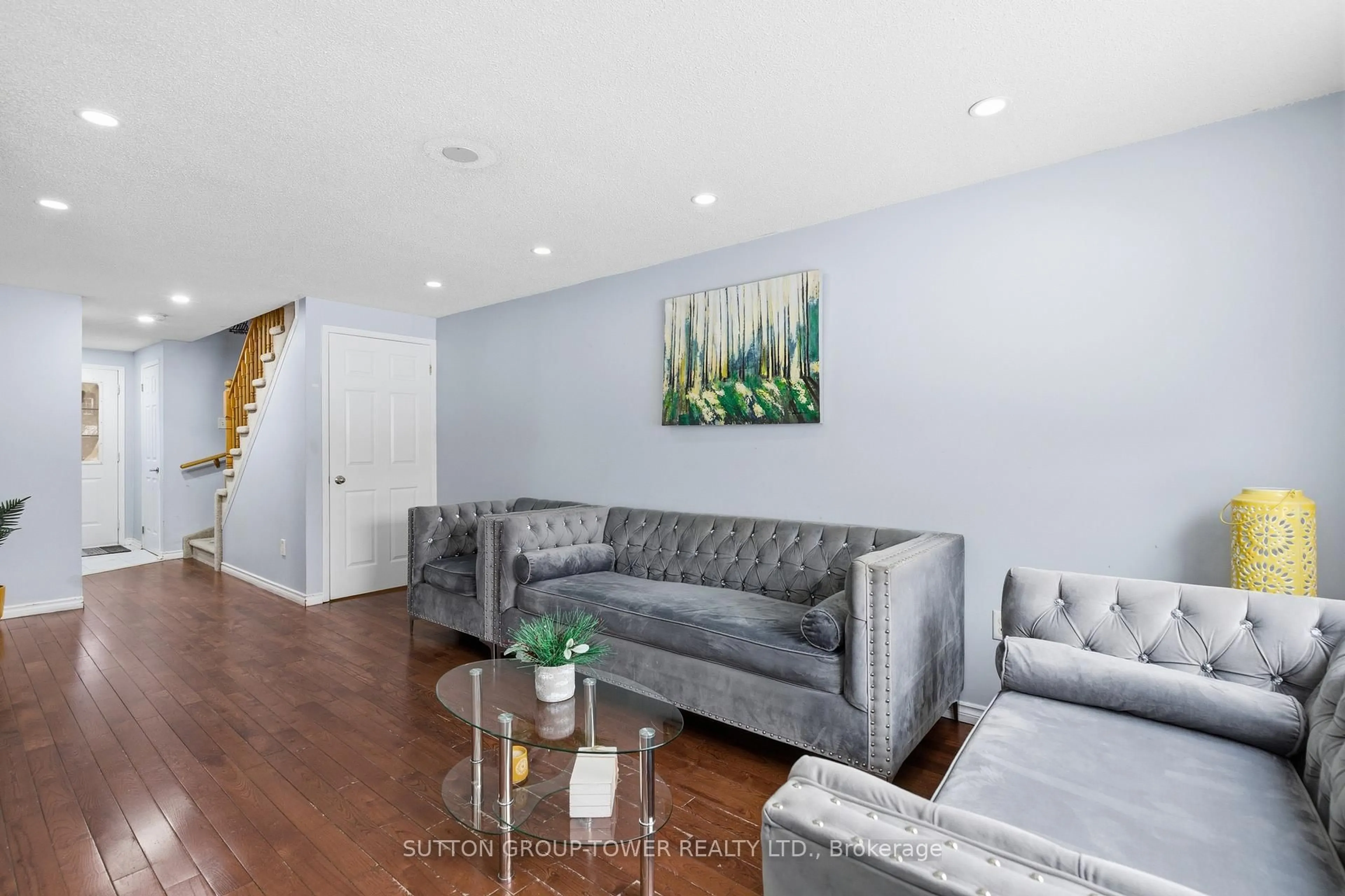 Living room with furniture, unknown for 360 Dunsmore Lane, Barrie Ontario L4M 7B2