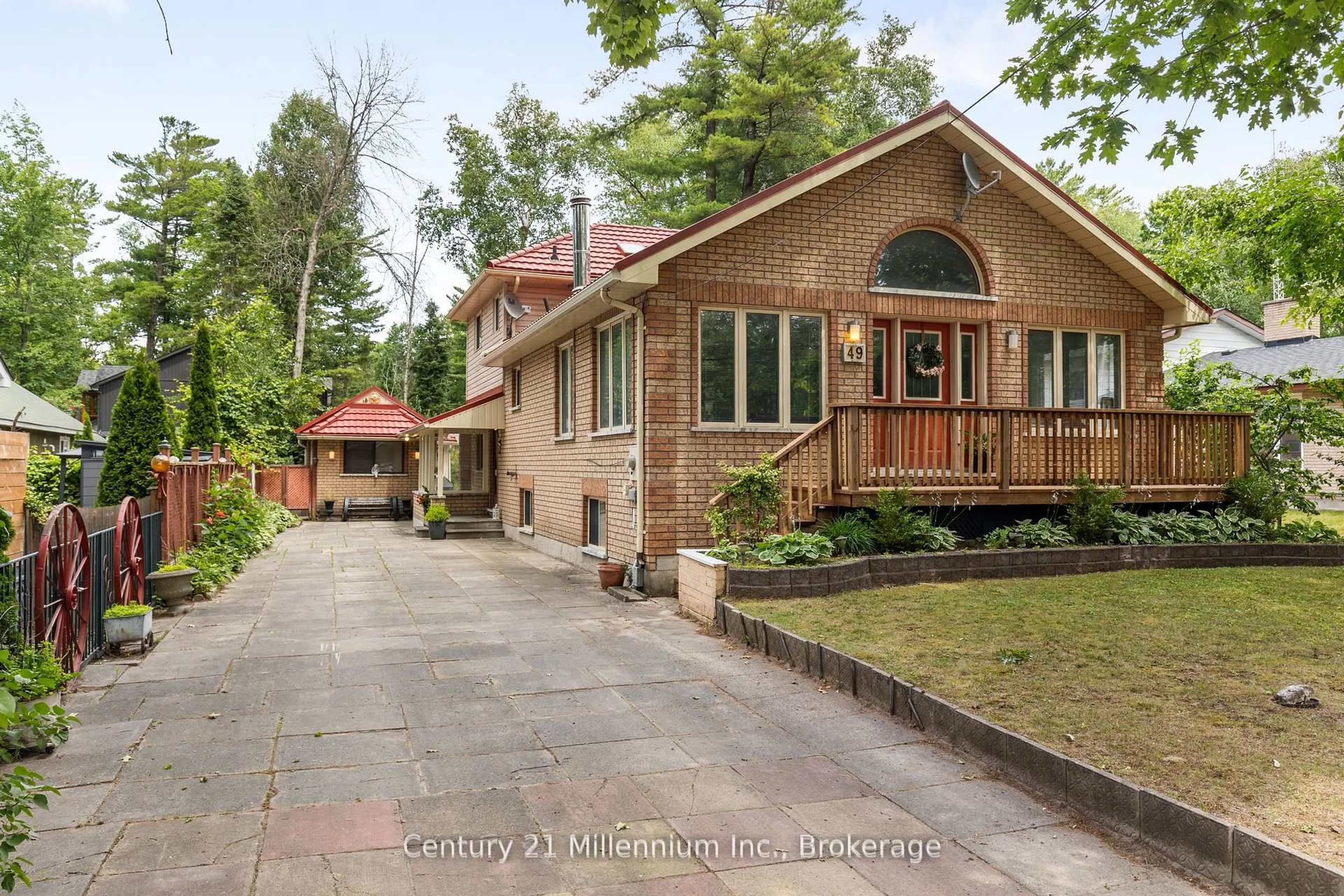 Home with brick exterior material, street for 49 32nd St, Wasaga Beach Ontario L9Z 2C4