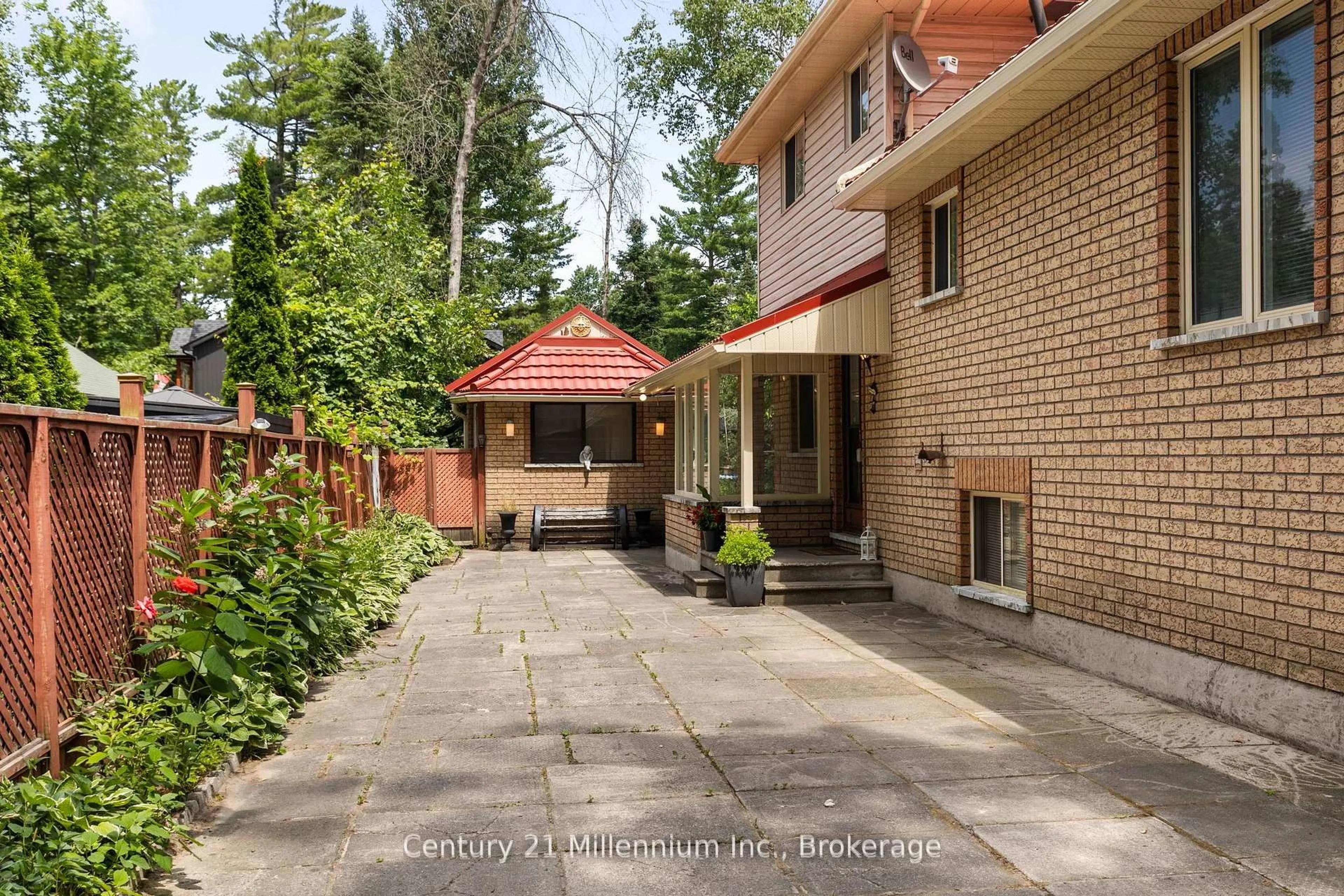 Patio, street for 49 32nd St, Wasaga Beach Ontario L9Z 2C4