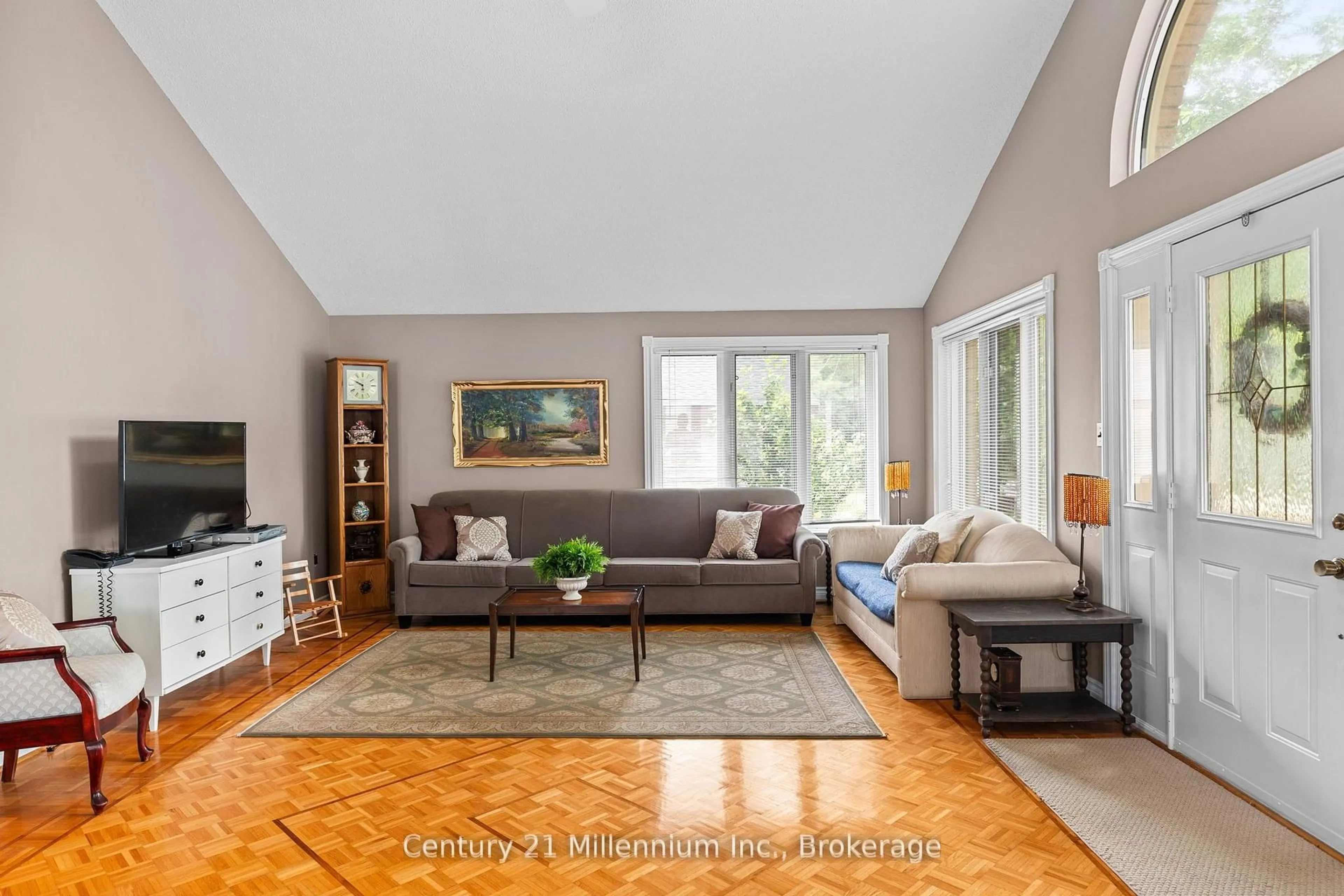 Living room with furniture, unknown for 49 32nd St, Wasaga Beach Ontario L9Z 2C4