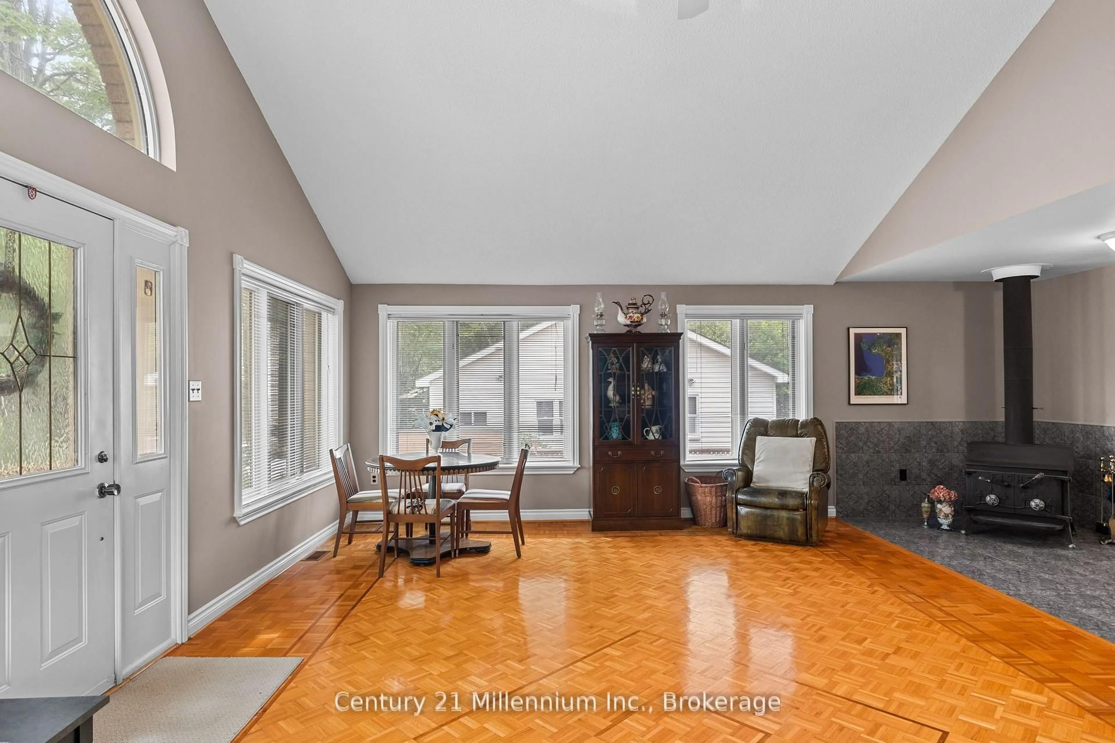 Unknown for 49 32nd St, Wasaga Beach Ontario L9Z 2C4