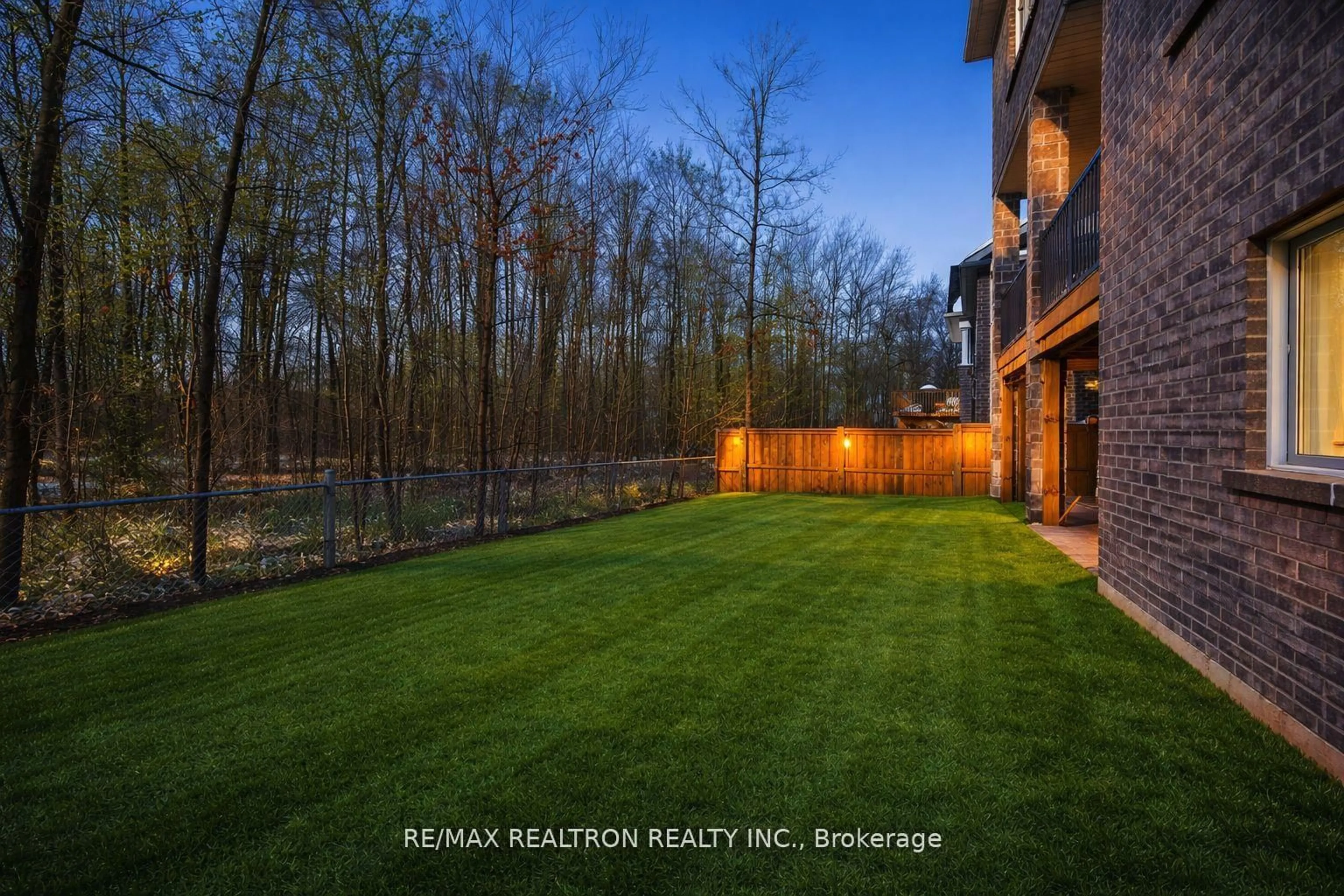 A pic from outside/outdoor area/front of a property/back of a property/a pic from drone, forest/trees view for 27 Franklin Tr, Barrie Ontario L9J 0J1