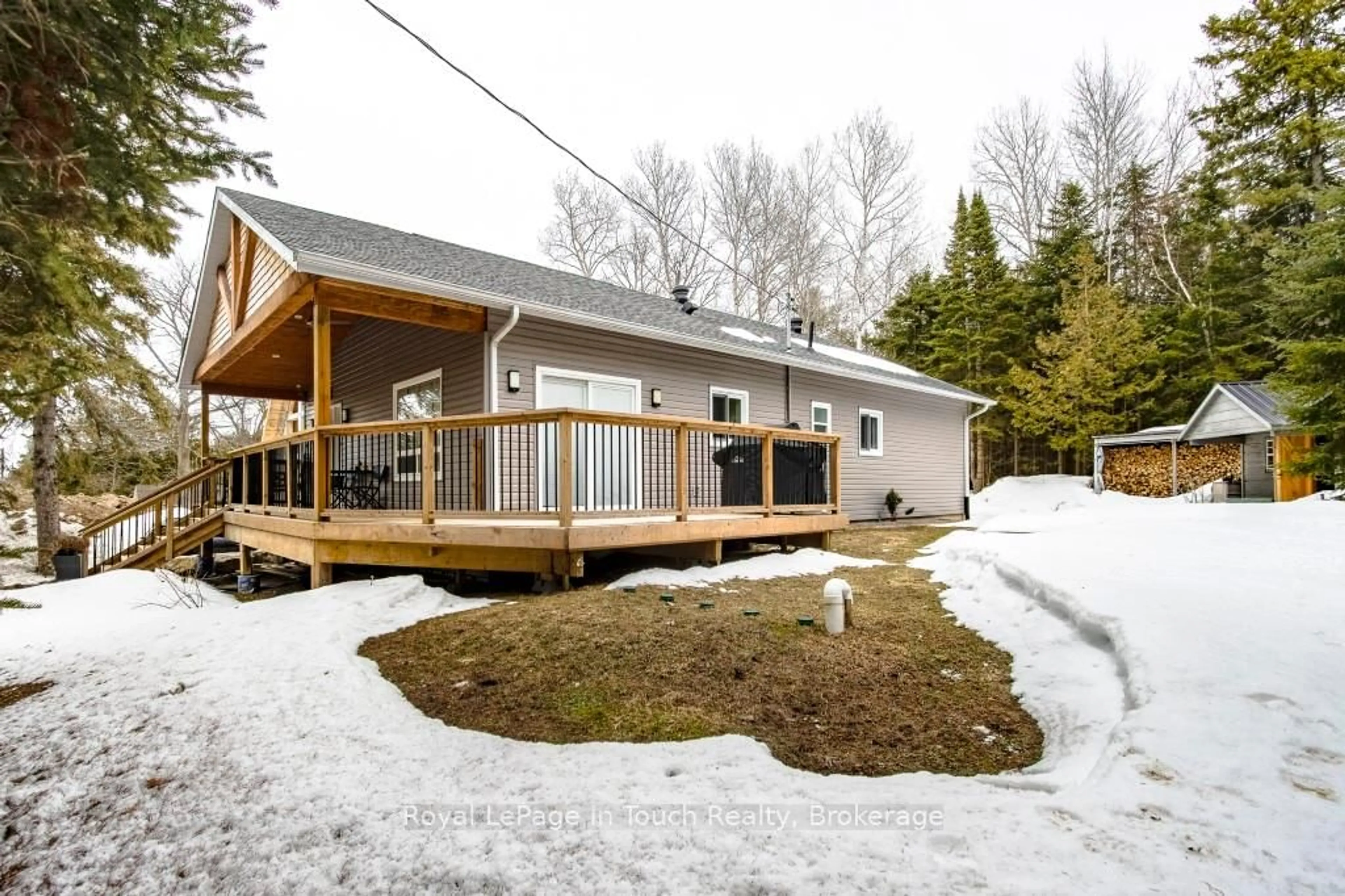 Patio, unknown for 31 Earldom Blvd, Tay Ontario L0K 1R0