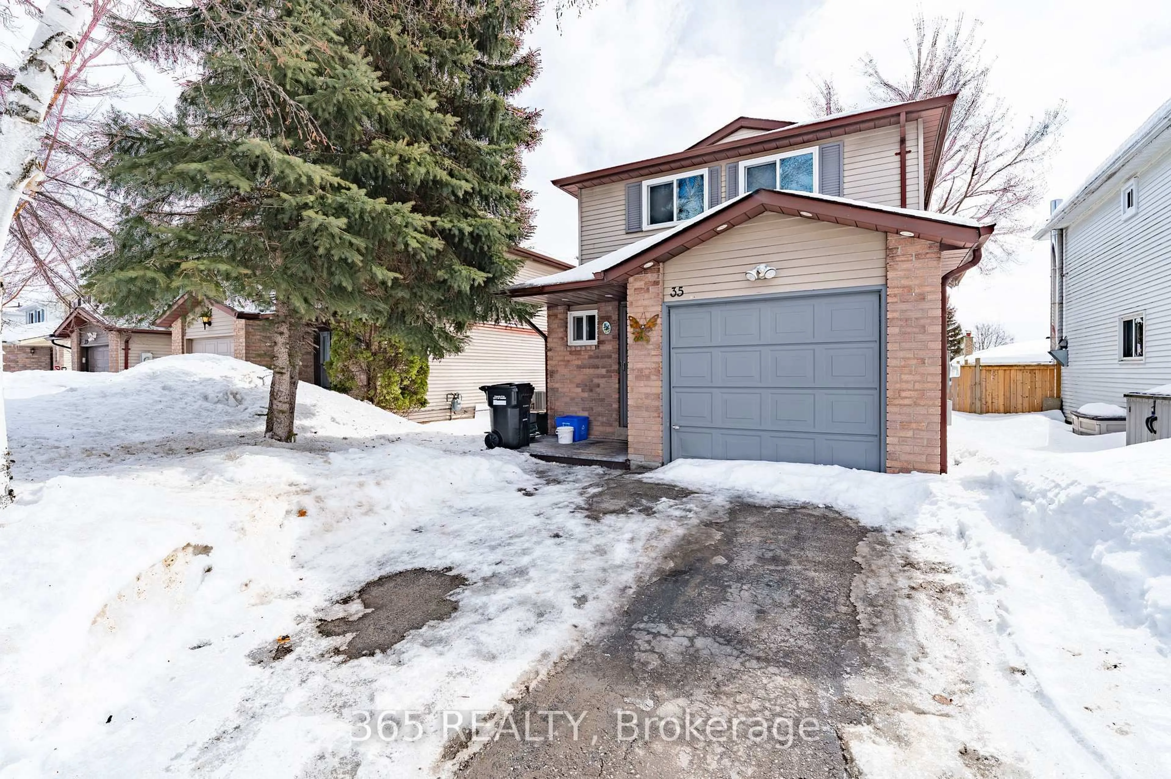 A pic from outside/outdoor area/front of a property/back of a property/a pic from drone, street for 35 Corbett Dr, Barrie Ontario L4M 5S9