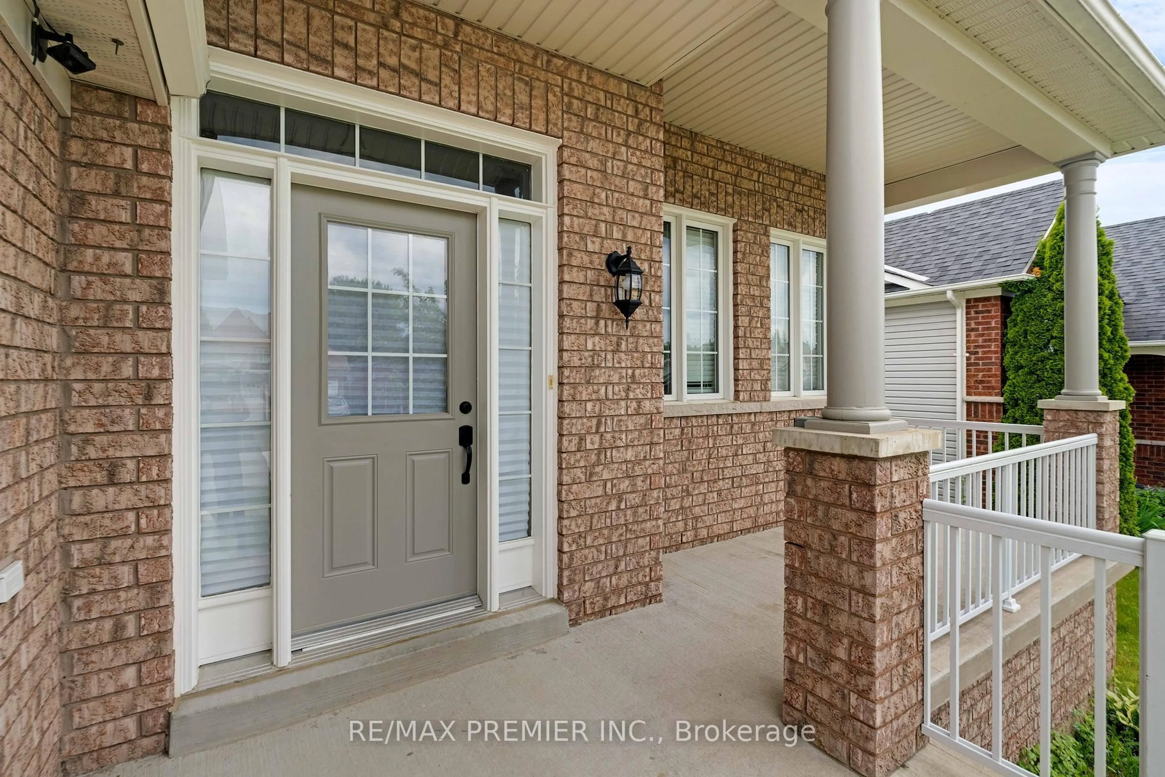 Home with brick exterior material, street for 67 Meadowlark Blvd, Wasaga Beach Ontario L9Z 3B3