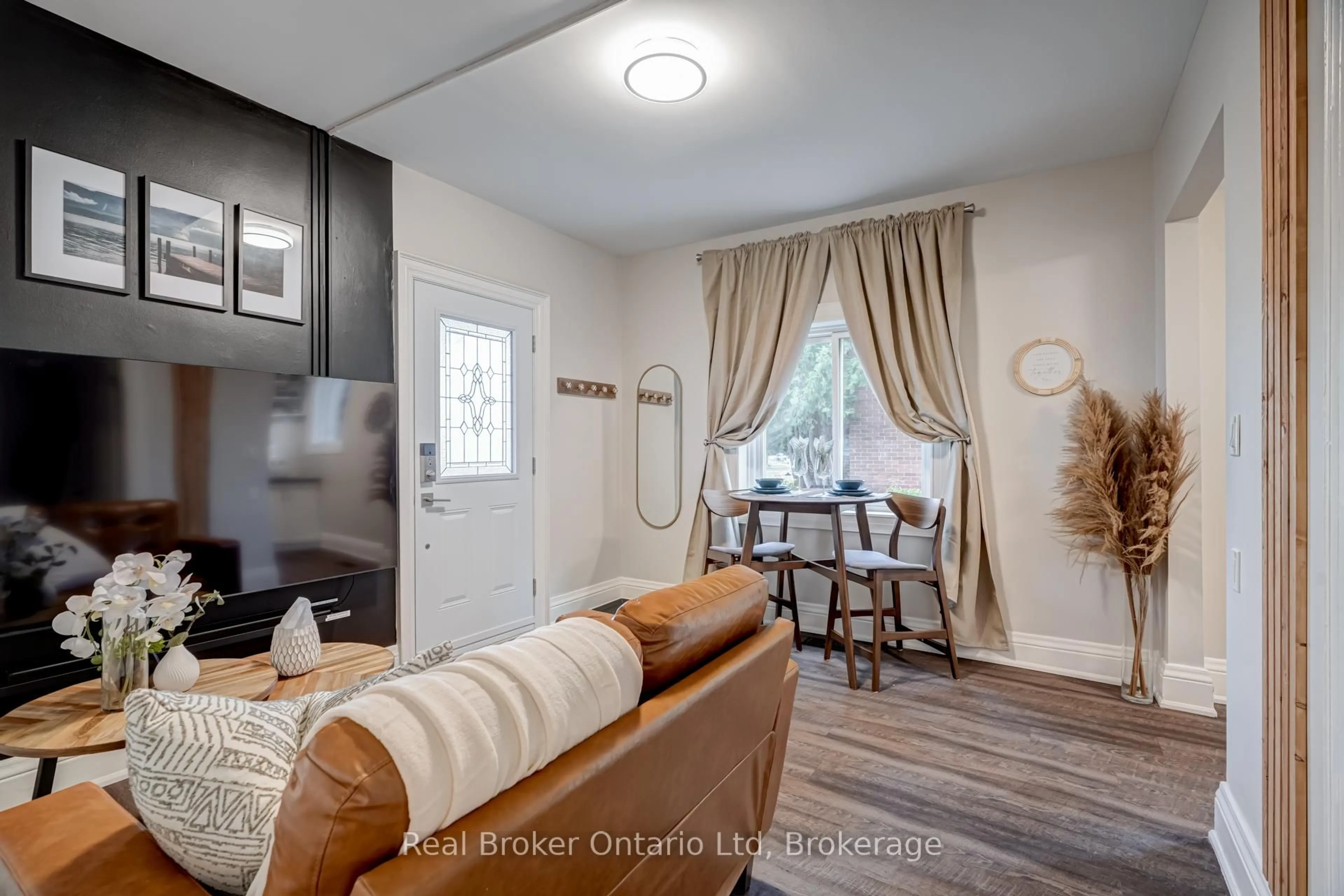 Living room with furniture, wood/laminate floor for 66 Nottawasaga St, Orillia Ontario L3V 3J4