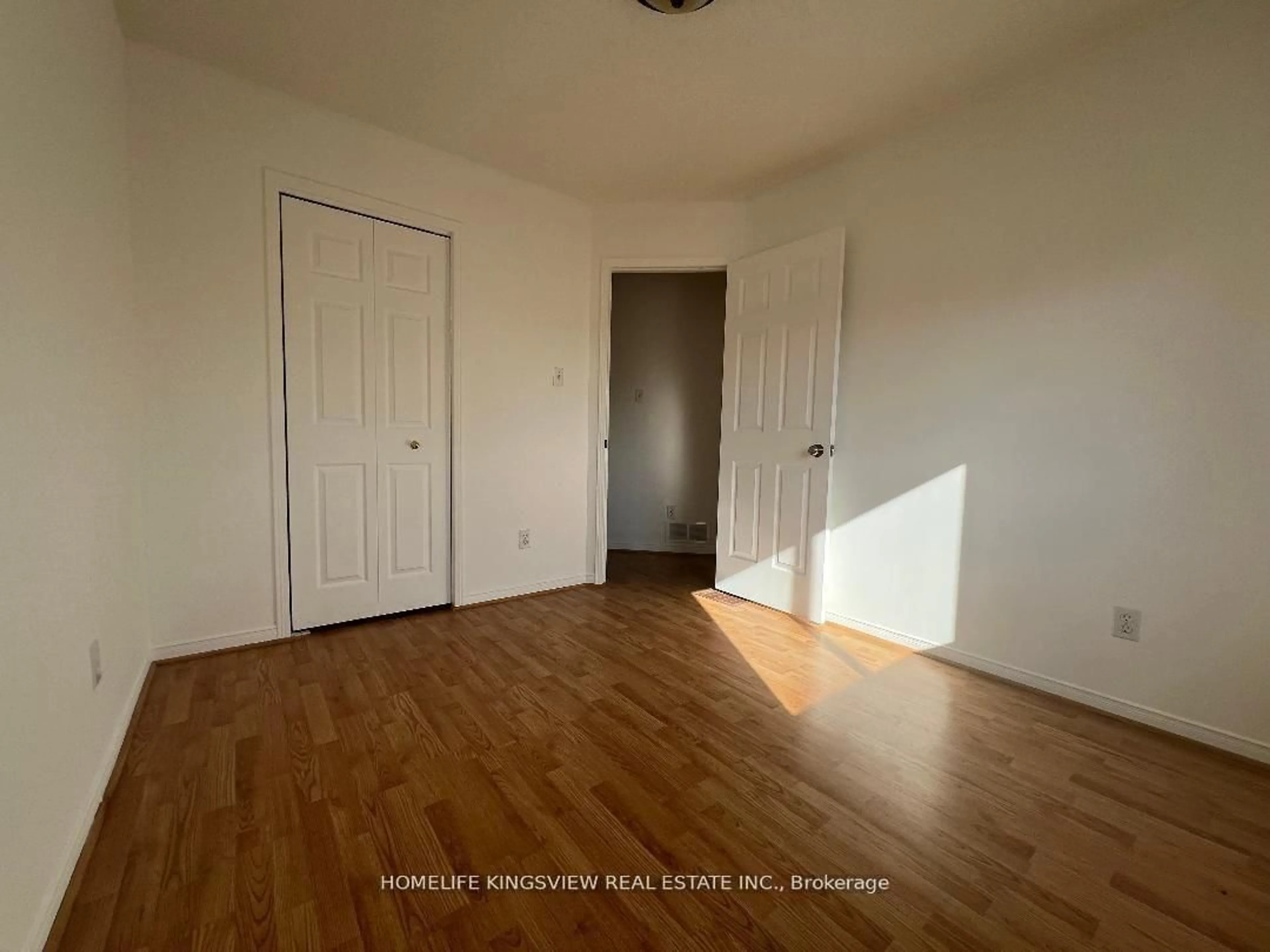 A pic of a room for 1 Charleson Dr, Barrie Ontario L4N 8N5