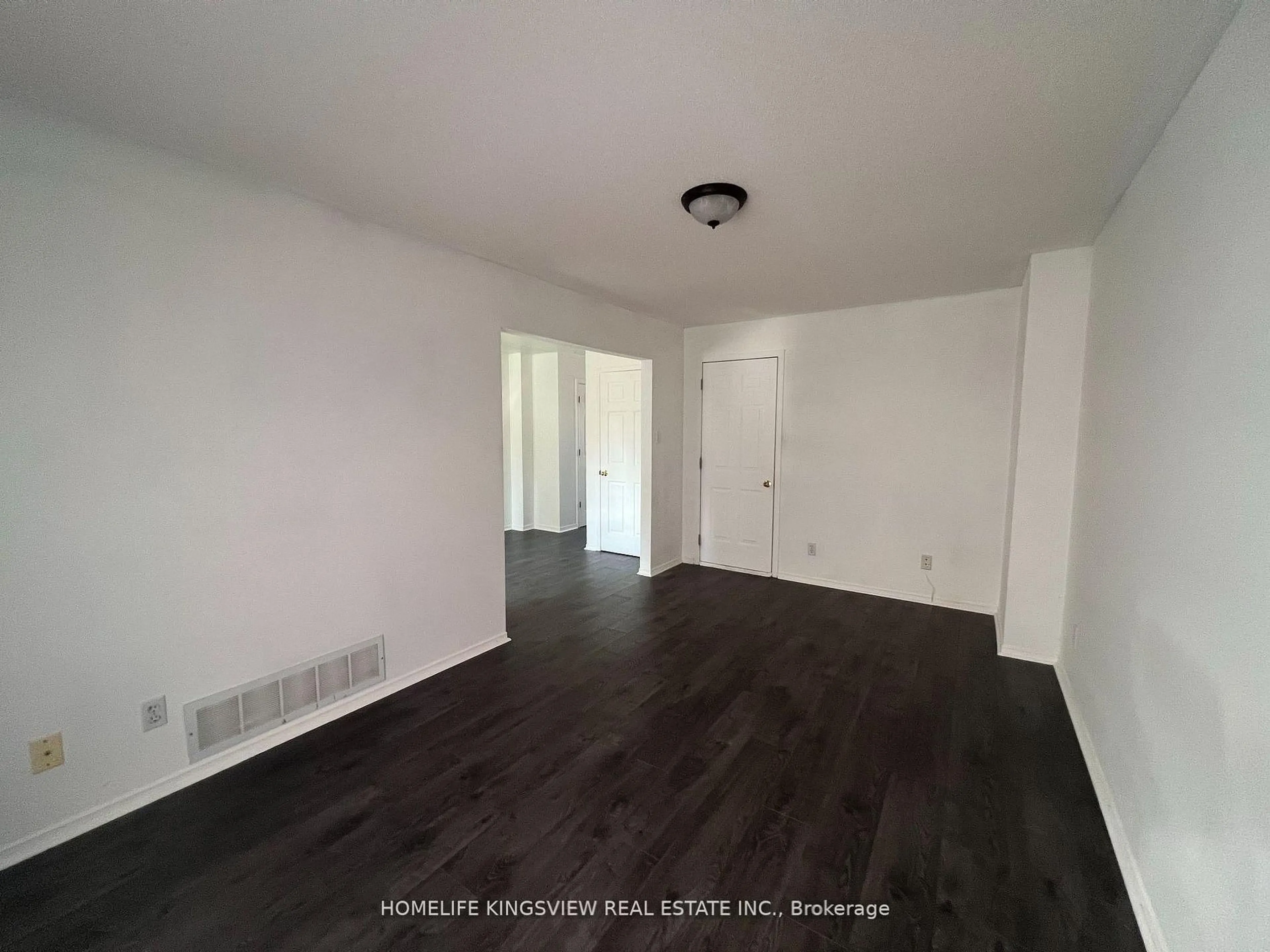 A pic of a room for 1 Charleson Dr, Barrie Ontario L4N 8N5