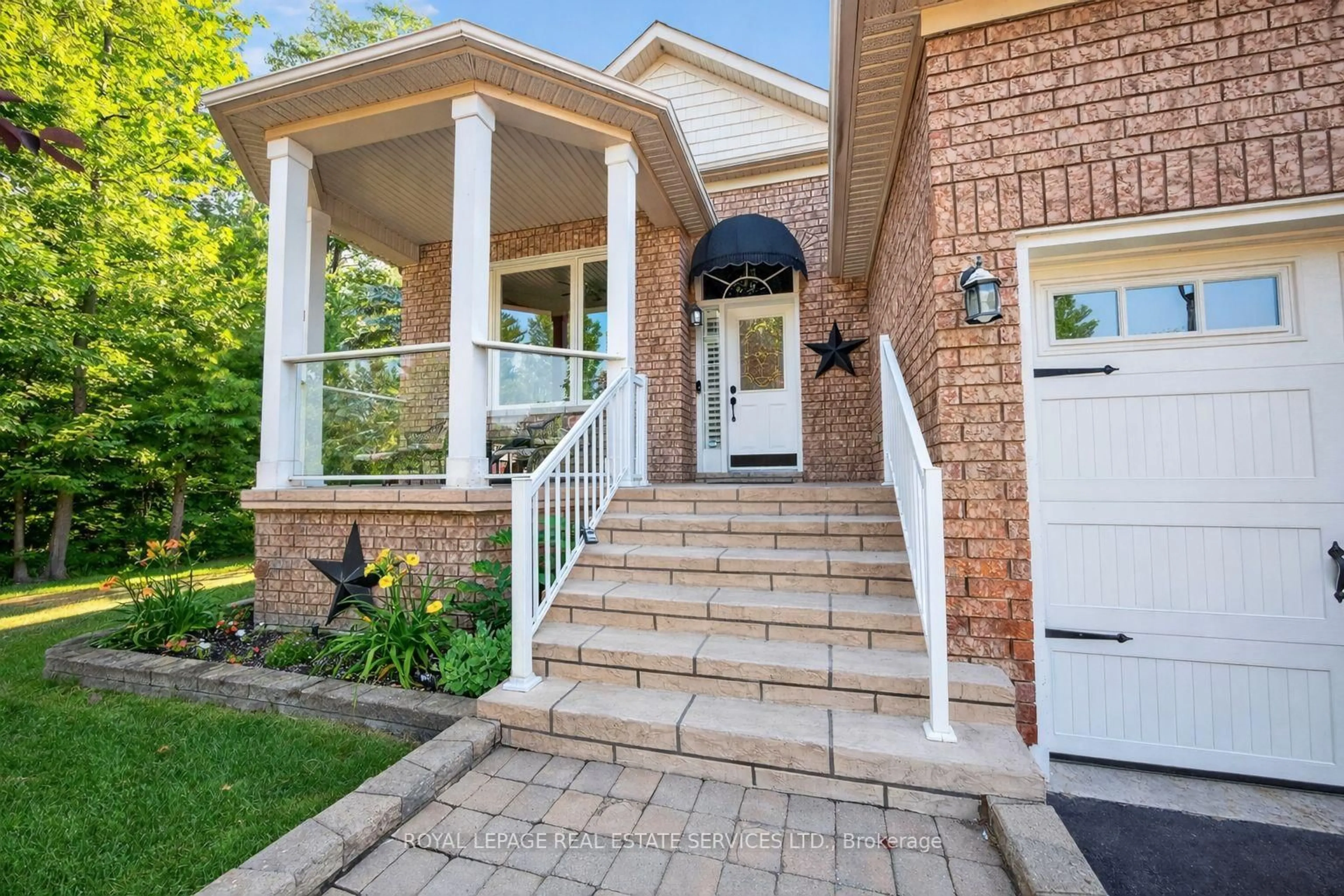 Home with brick exterior material, street for 17 Northwood Dr, Wasaga Beach Ontario L9Z 3B5