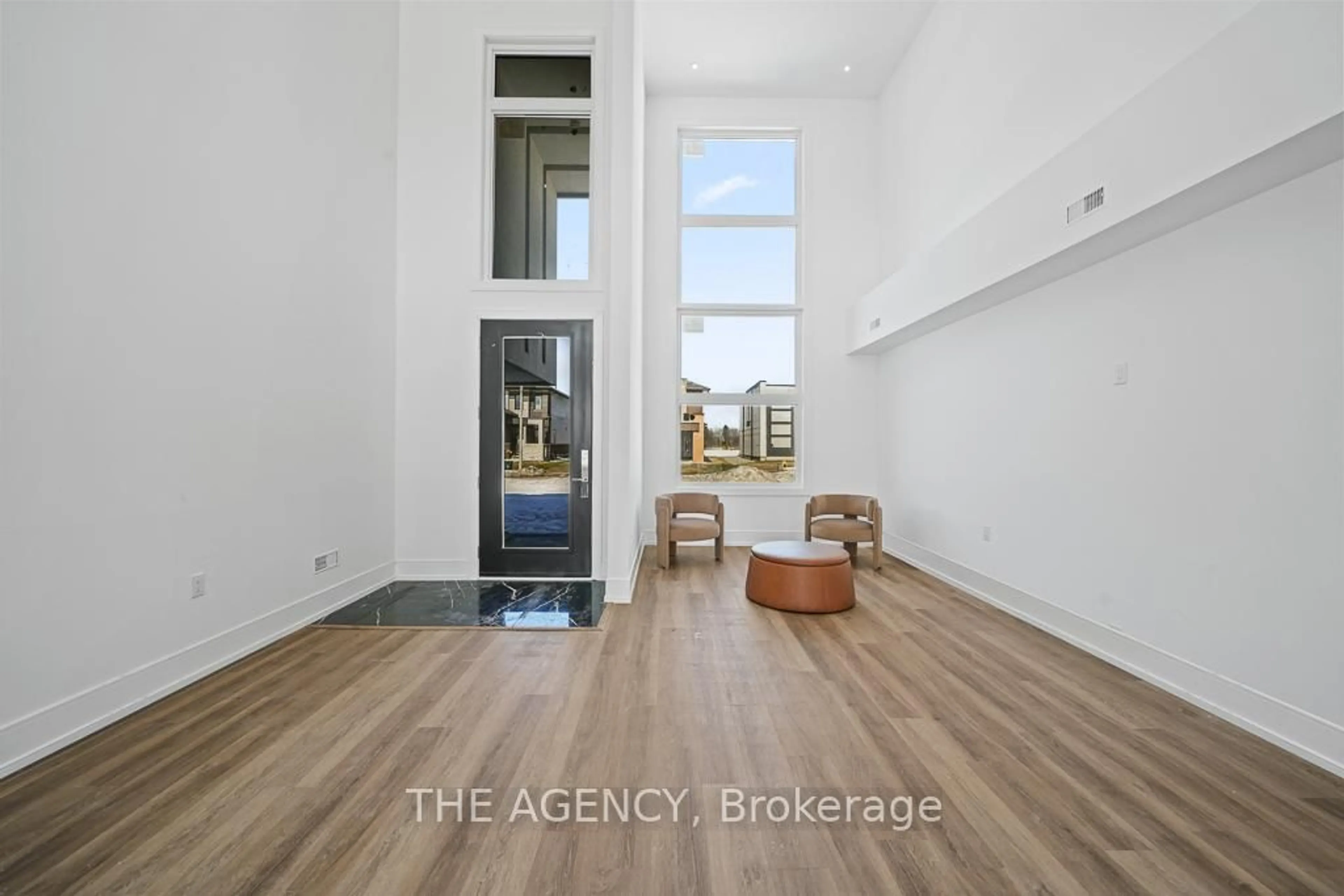 Indoor entryway for 3714 Quayside Dr, Severn Ontario L3V 6H3