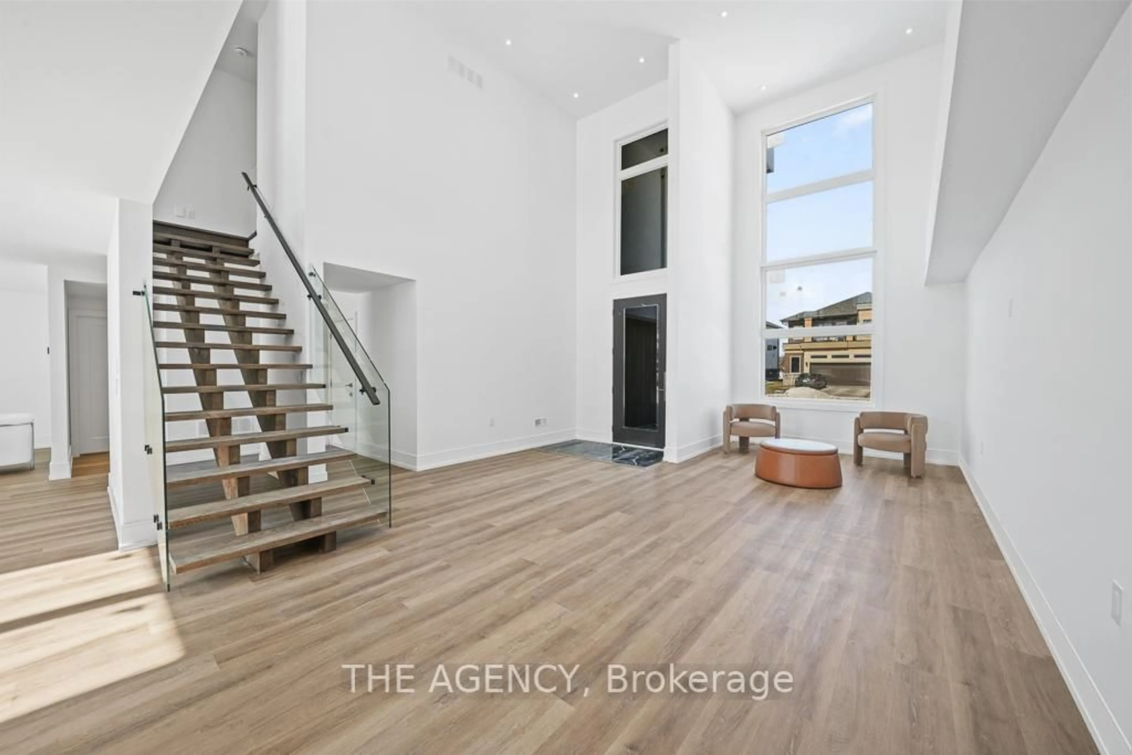 Indoor foyer for 3714 Quayside Dr, Severn Ontario L3V 6H3