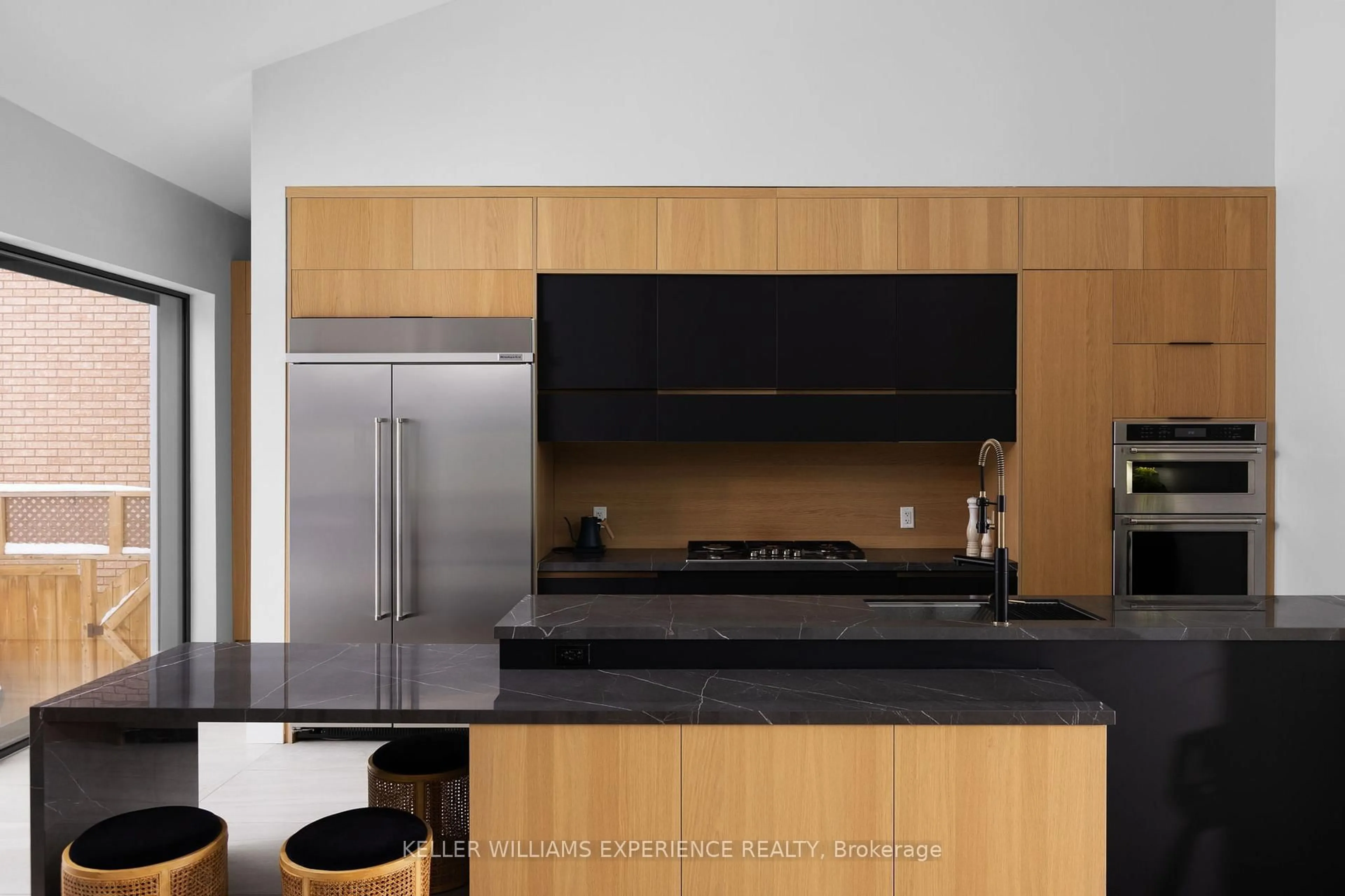 Contemporary kitchen, unknown for 236 Cox Mill Rd, Barrie Ontario L4N 4G5