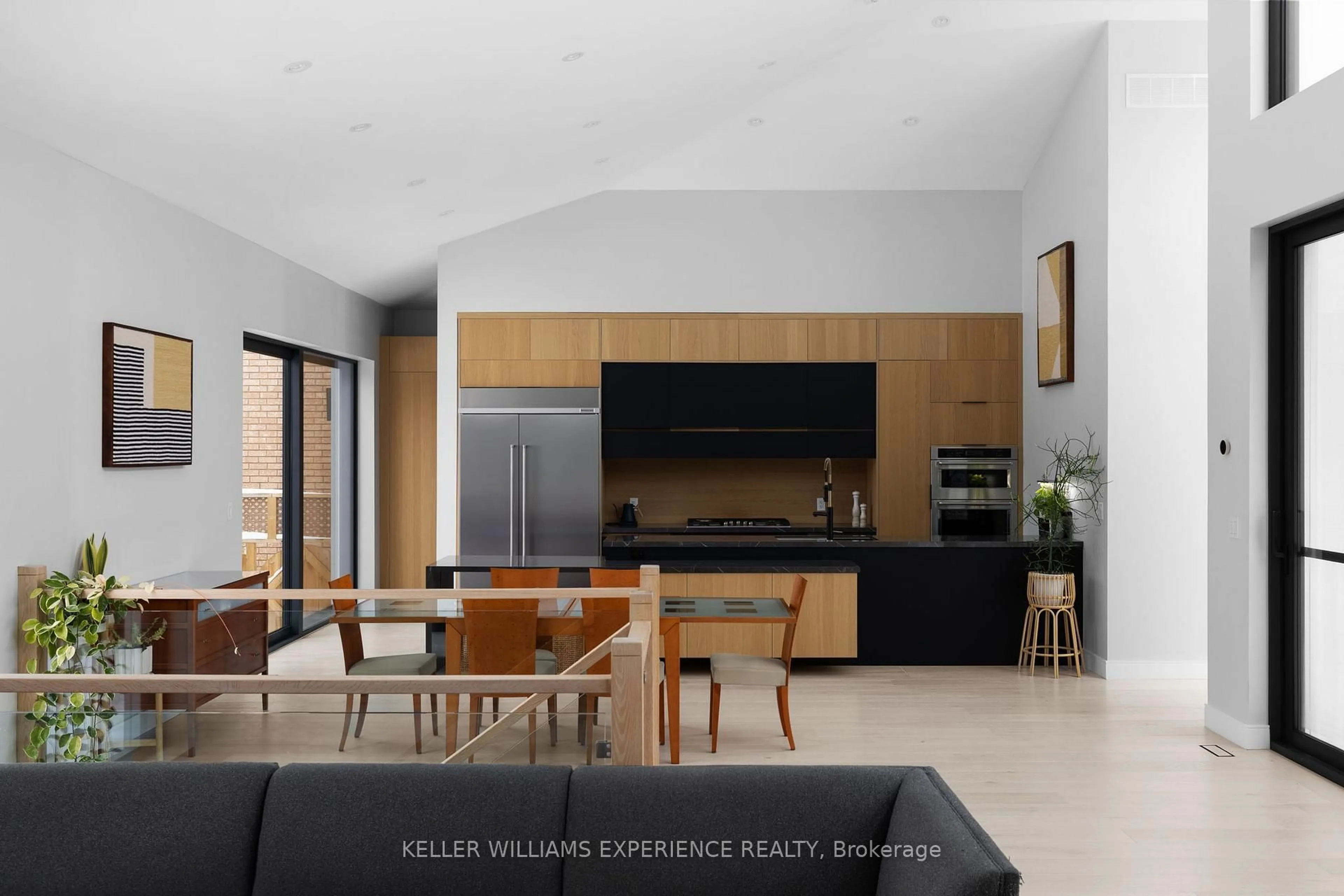 Contemporary kitchen, unknown for 236 Cox Mill Rd, Barrie Ontario L4N 4G5