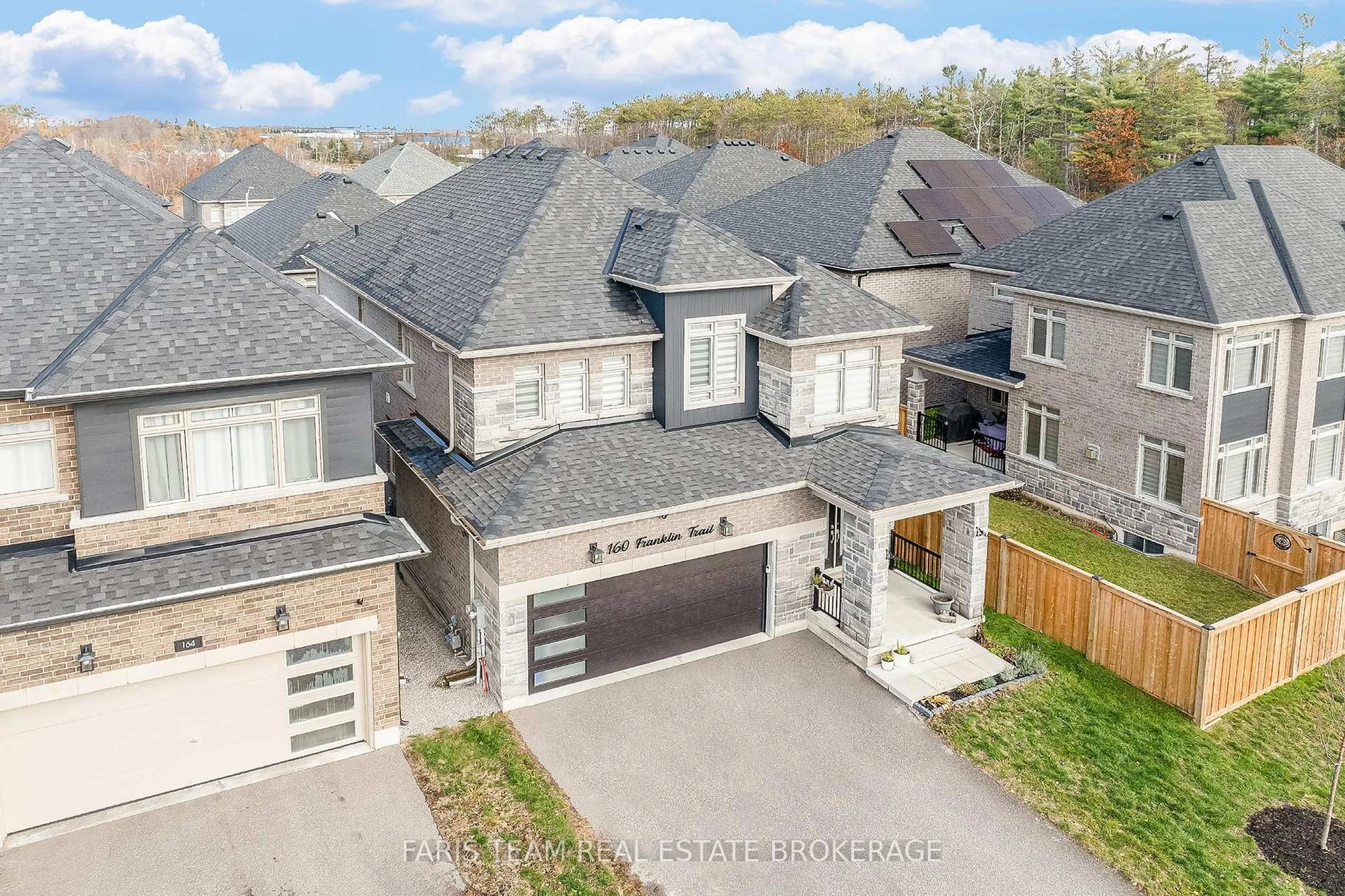 A pic from outside/outdoor area/front of a property/back of a property/a pic from drone, street for 160 Franklin Tr, Barrie Ontario L9J 0J1