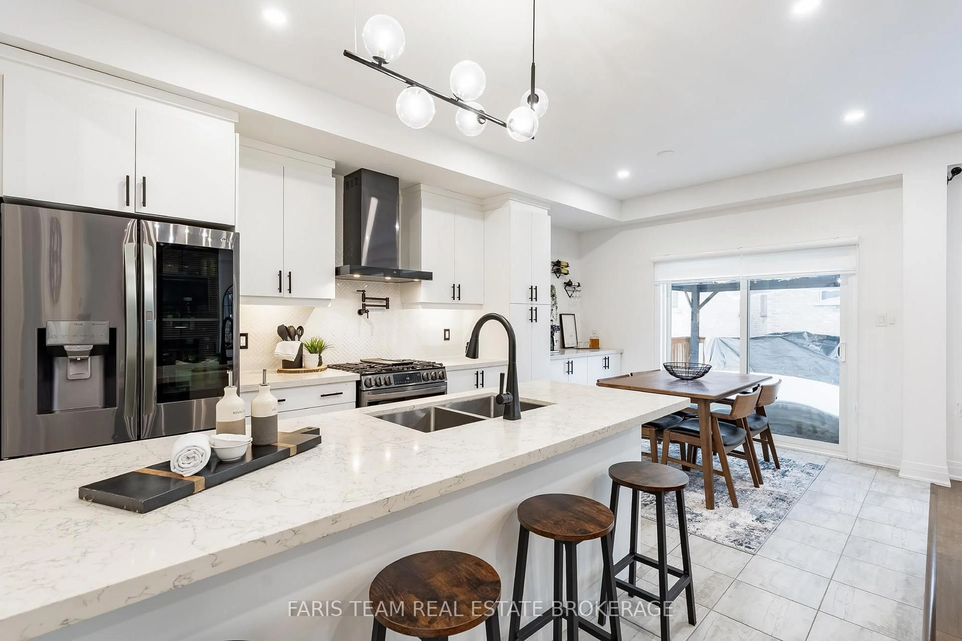 Open concept kitchen, ceramic/tile floor for 160 Franklin Tr, Barrie Ontario L9J 0J1