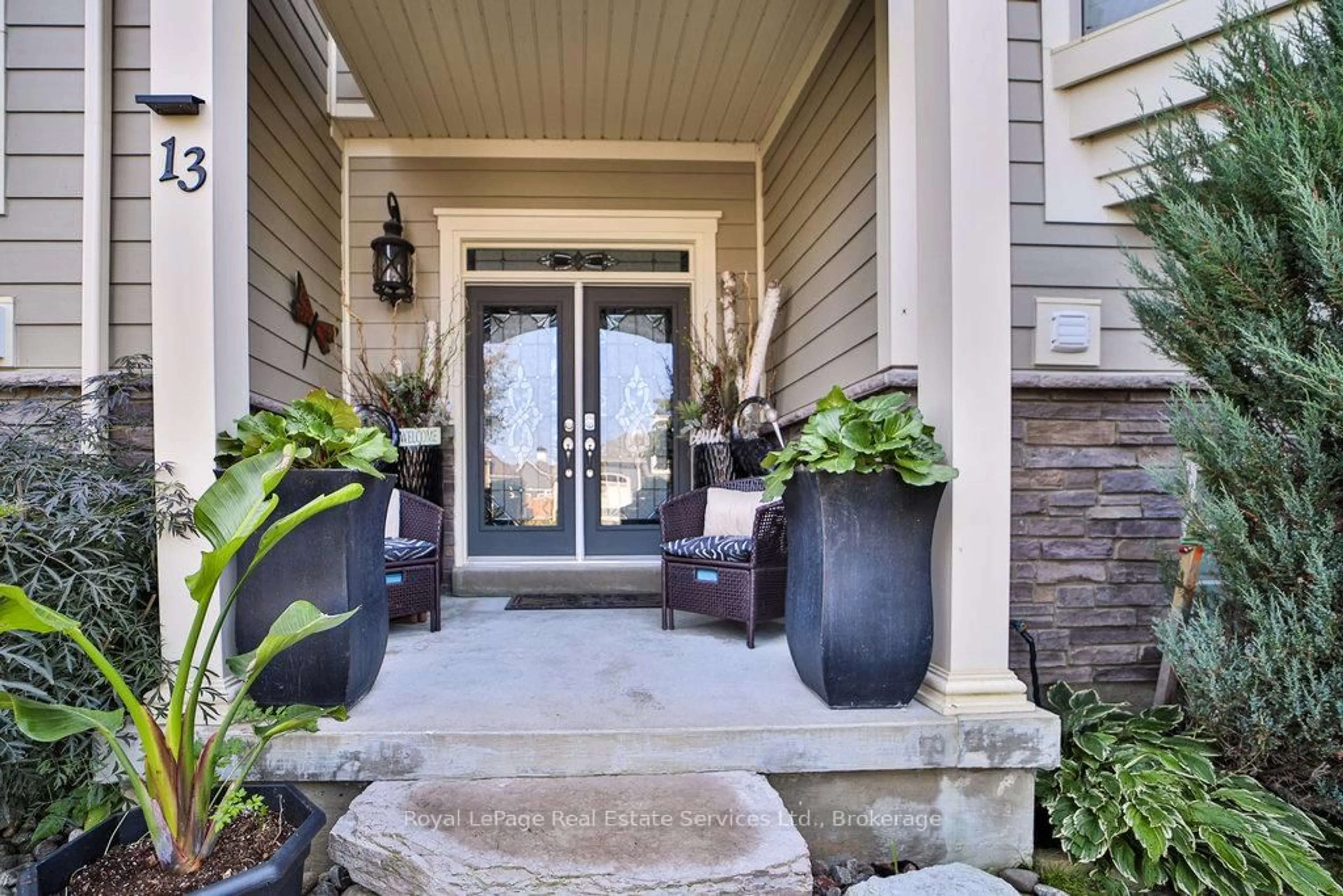 Indoor entryway for 13 Sandy Coast Cres, Wasaga Beach Ontario L9Z 0G1