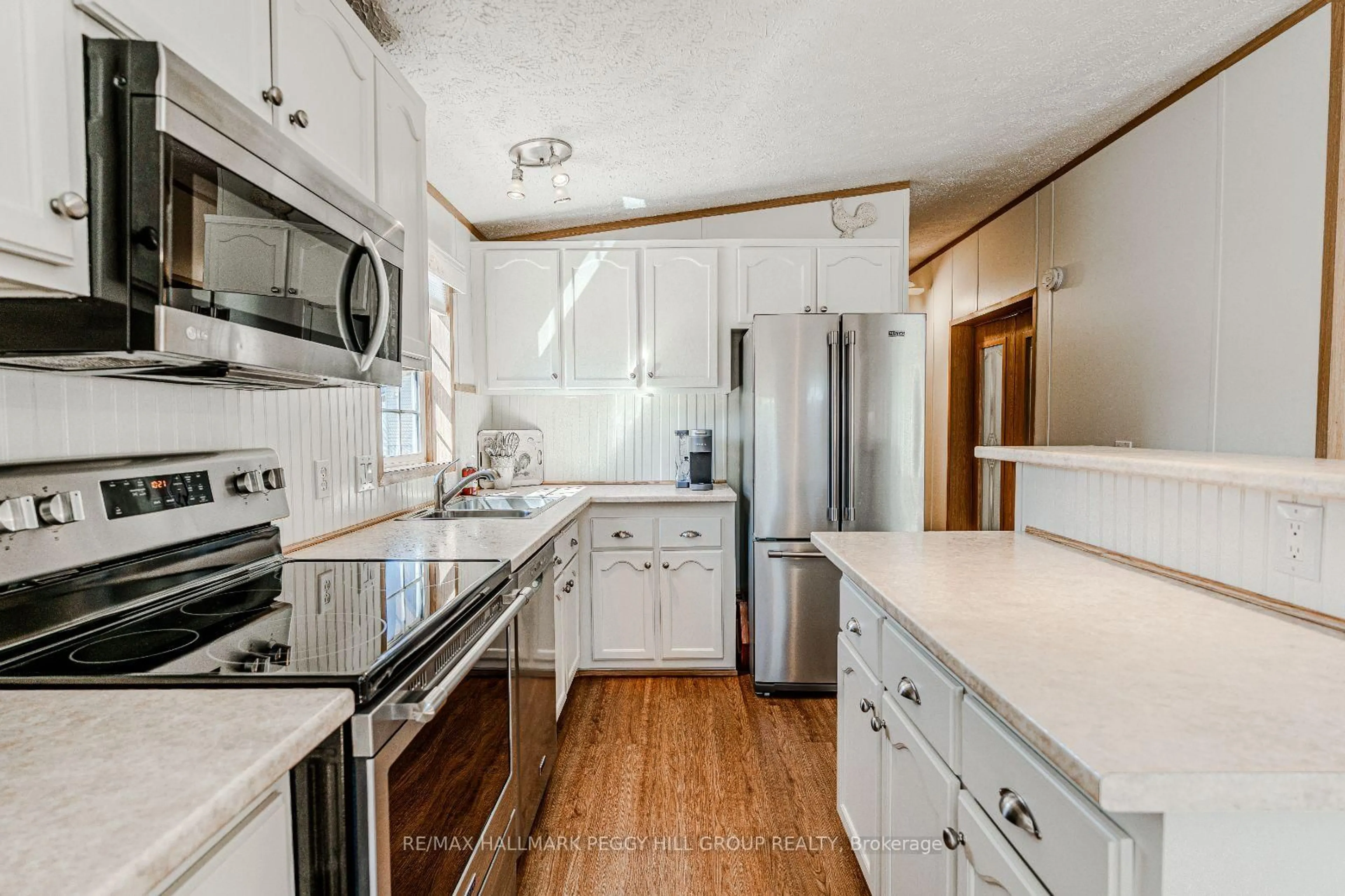 Open concept kitchen, unknown for 4100 Wesley St, Severn Ontario L3V 0V4