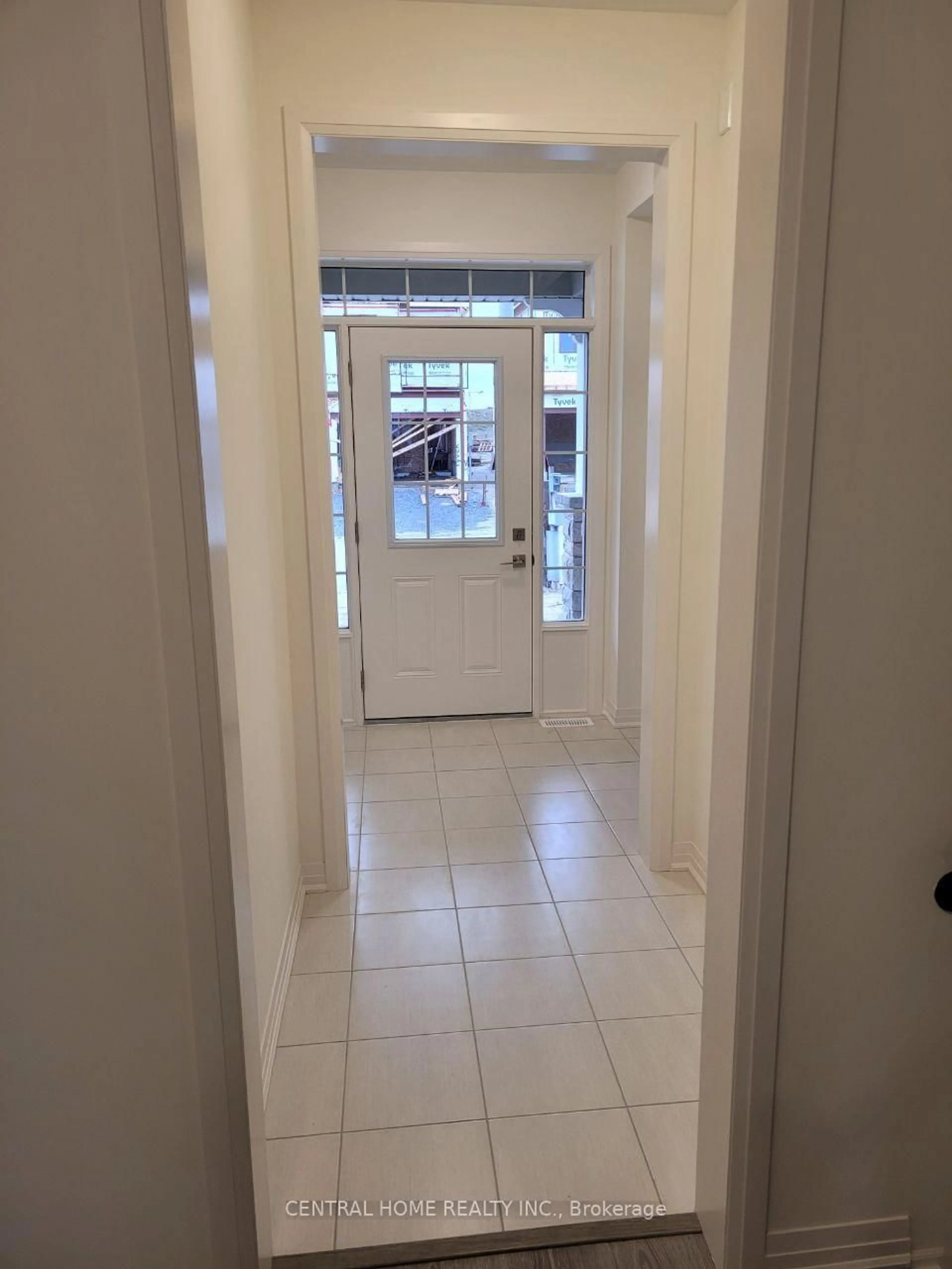 Indoor entryway for 46 COPPERHILL Hts, Barrie Ontario L9S 2Z4