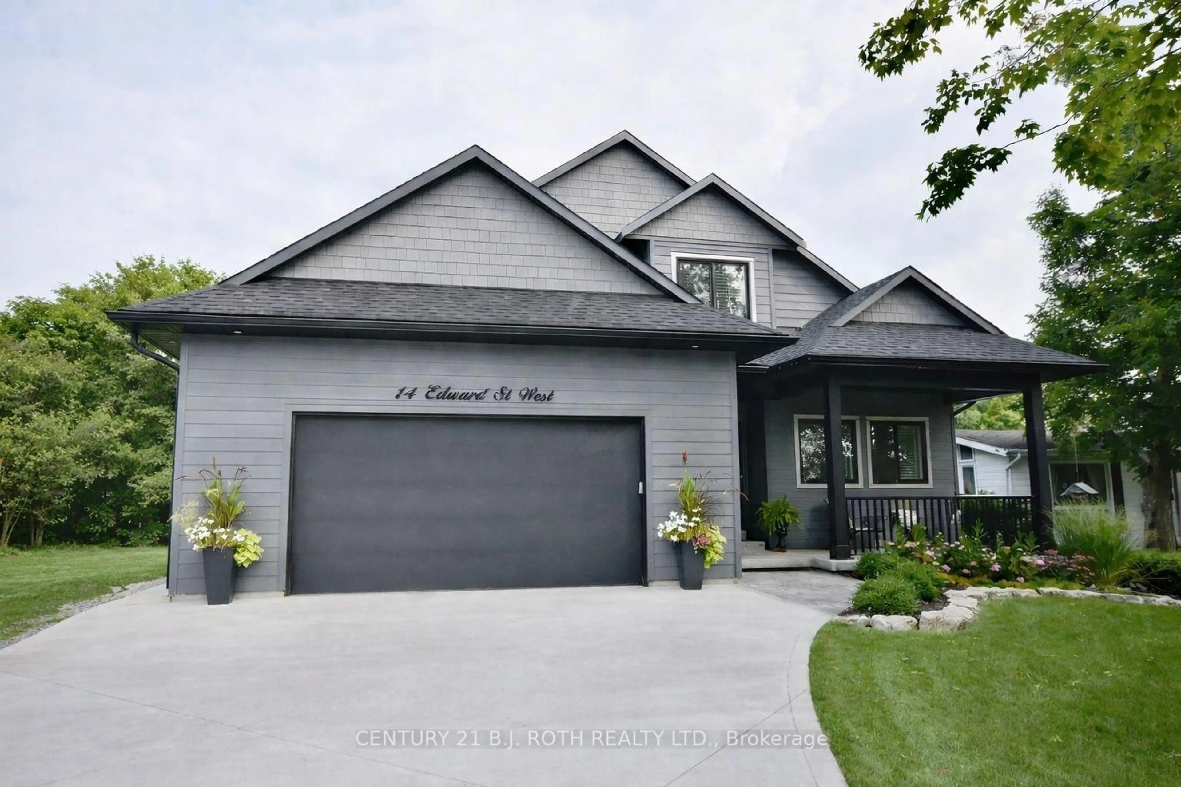 Home with vinyl exterior material, street for 14 EDWARD St, Clearview Ontario L0M 1G0