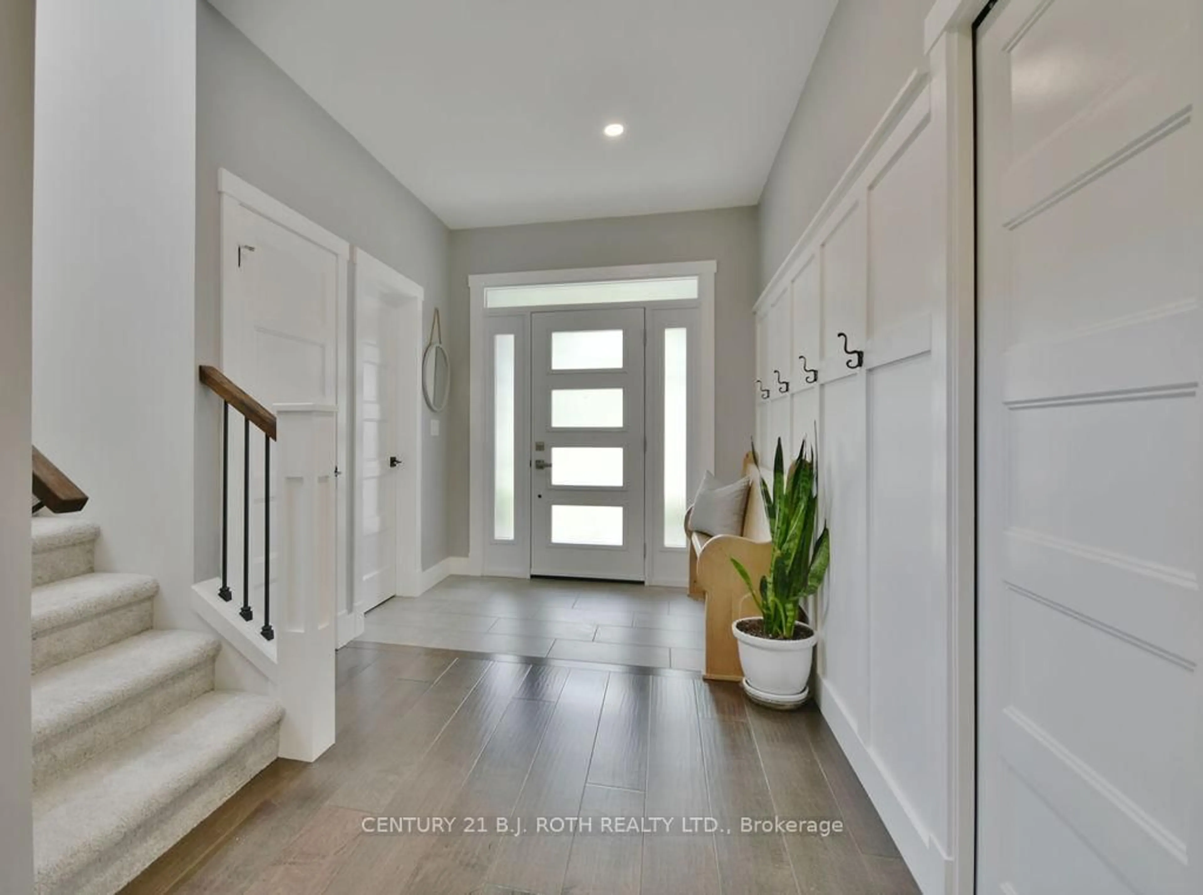 Indoor entryway for 14 EDWARD St, Clearview Ontario L0M 1G0