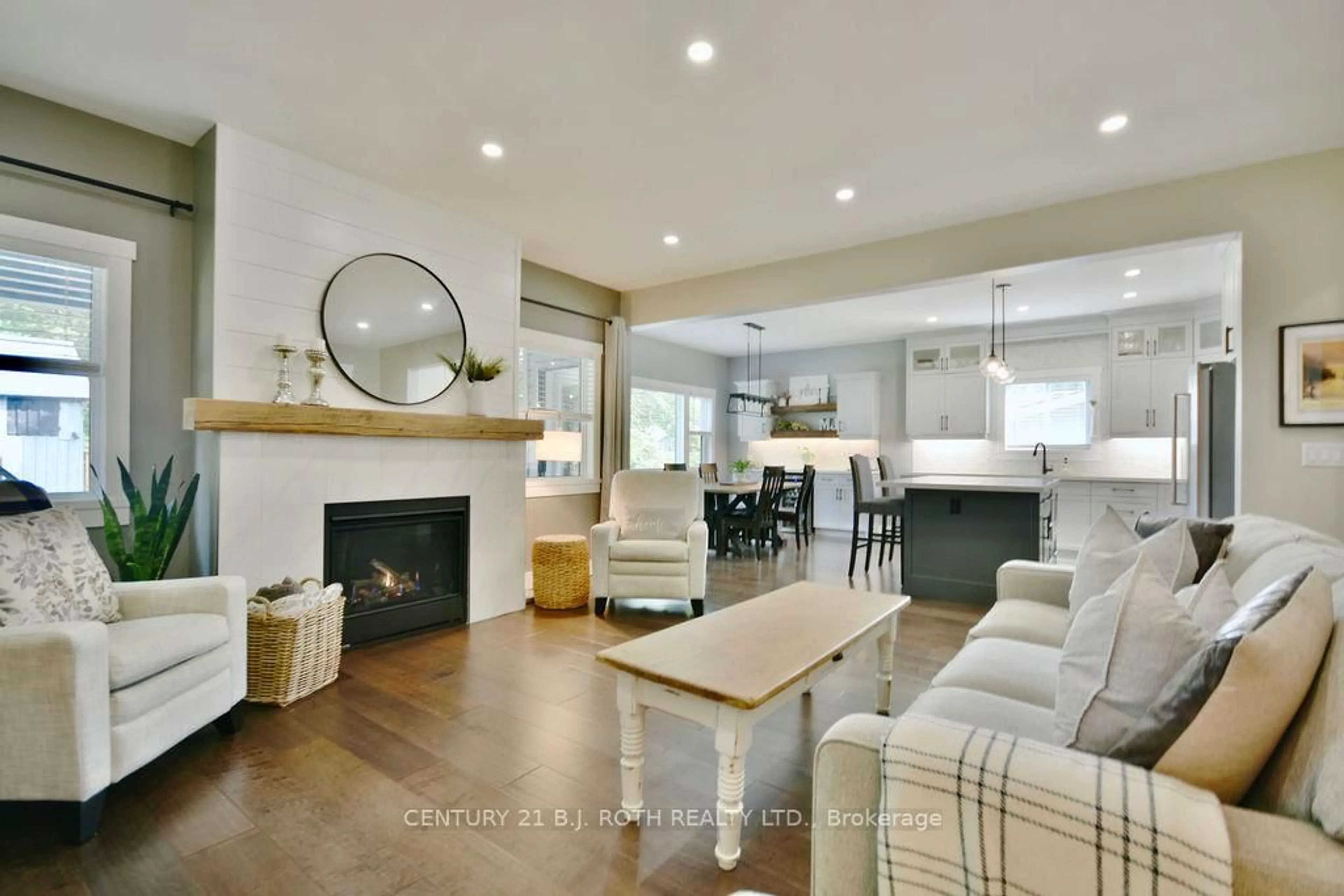 Open concept kitchen, wood/laminate floor for 14 EDWARD St, Clearview Ontario L0M 1G0