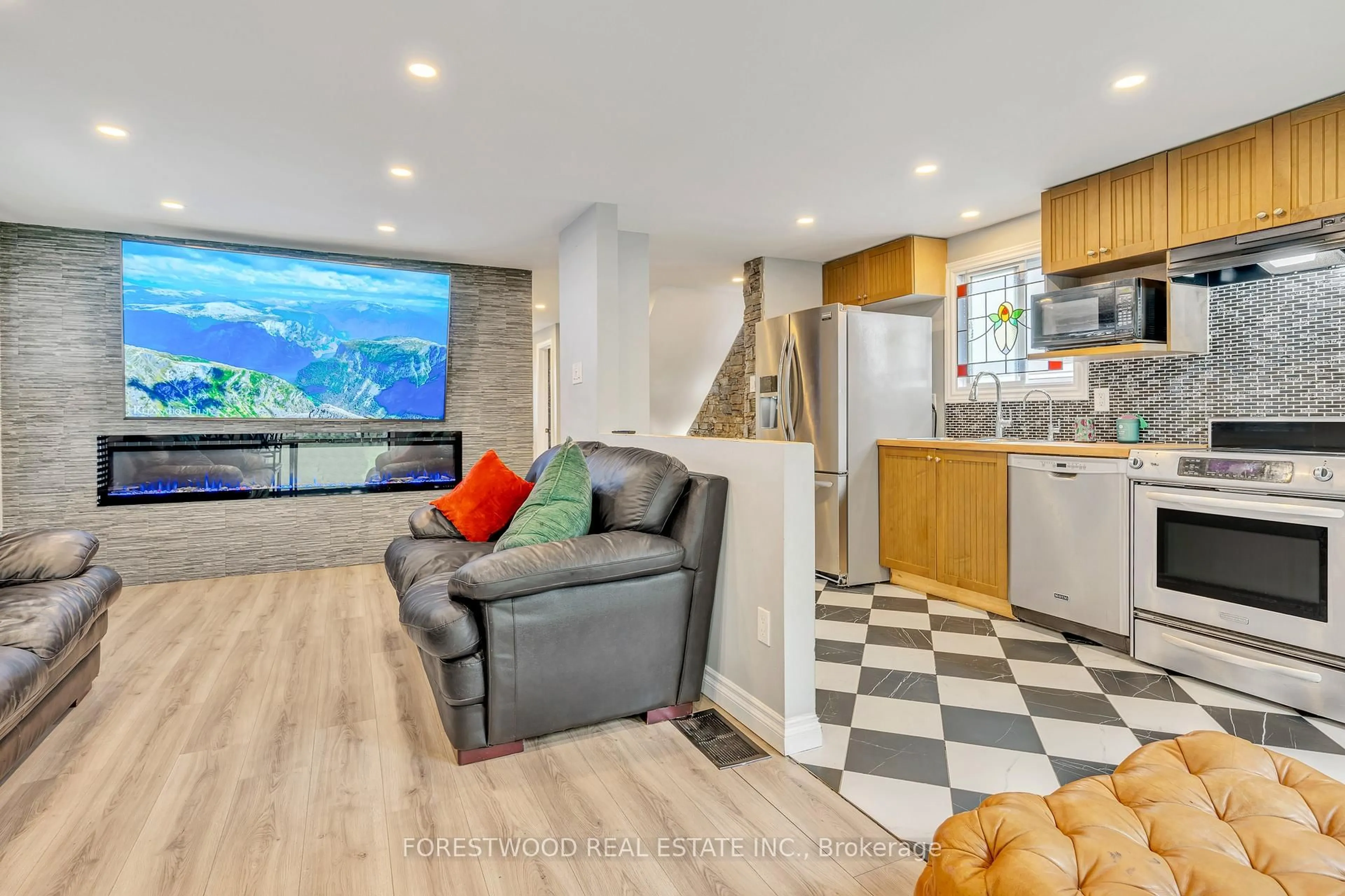 Open concept kitchen, unknown for 24 Argyle Rd, Barrie Ontario L4N 6P7