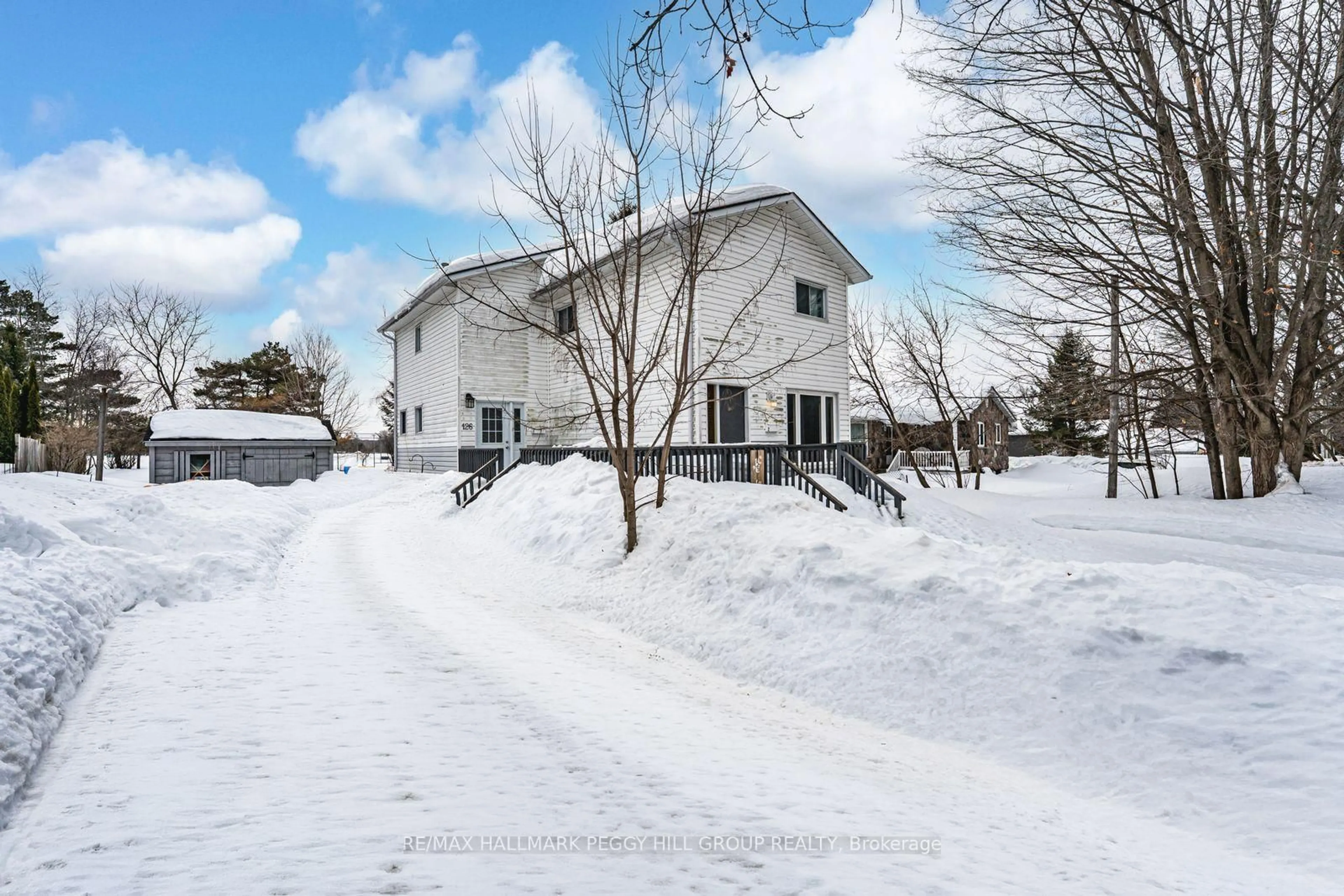 A pic from outside/outdoor area/front of a property/back of a property/a pic from drone, street for 126 Robert St #2, Penetanguishene Ontario L9M 1J2