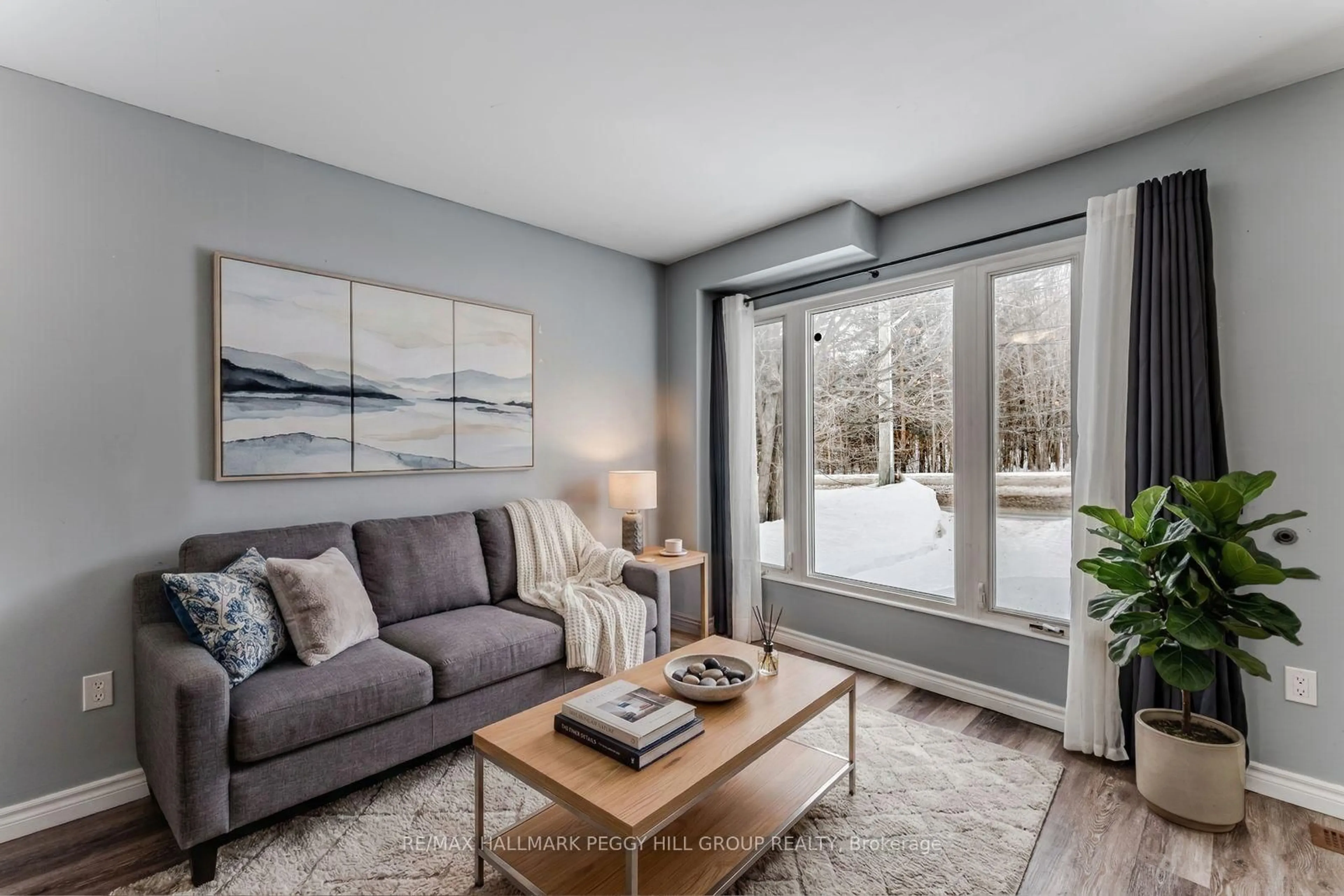 Living room with furniture, unknown for 126 Robert St #1, Penetanguishene Ontario L9M 1J2