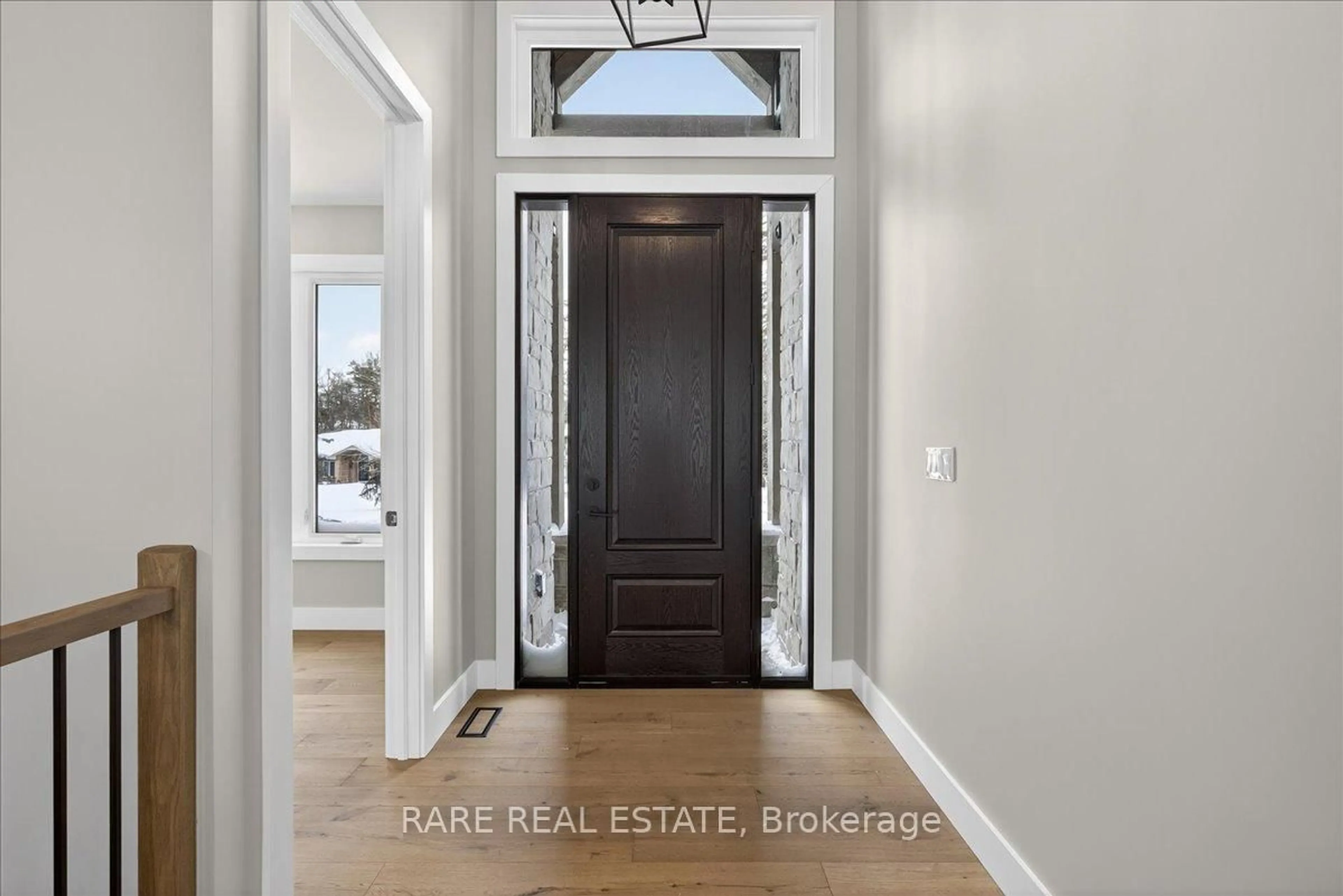 Indoor entryway for 32 Alpine Way, Oro-Medonte Ontario L0L 2L0