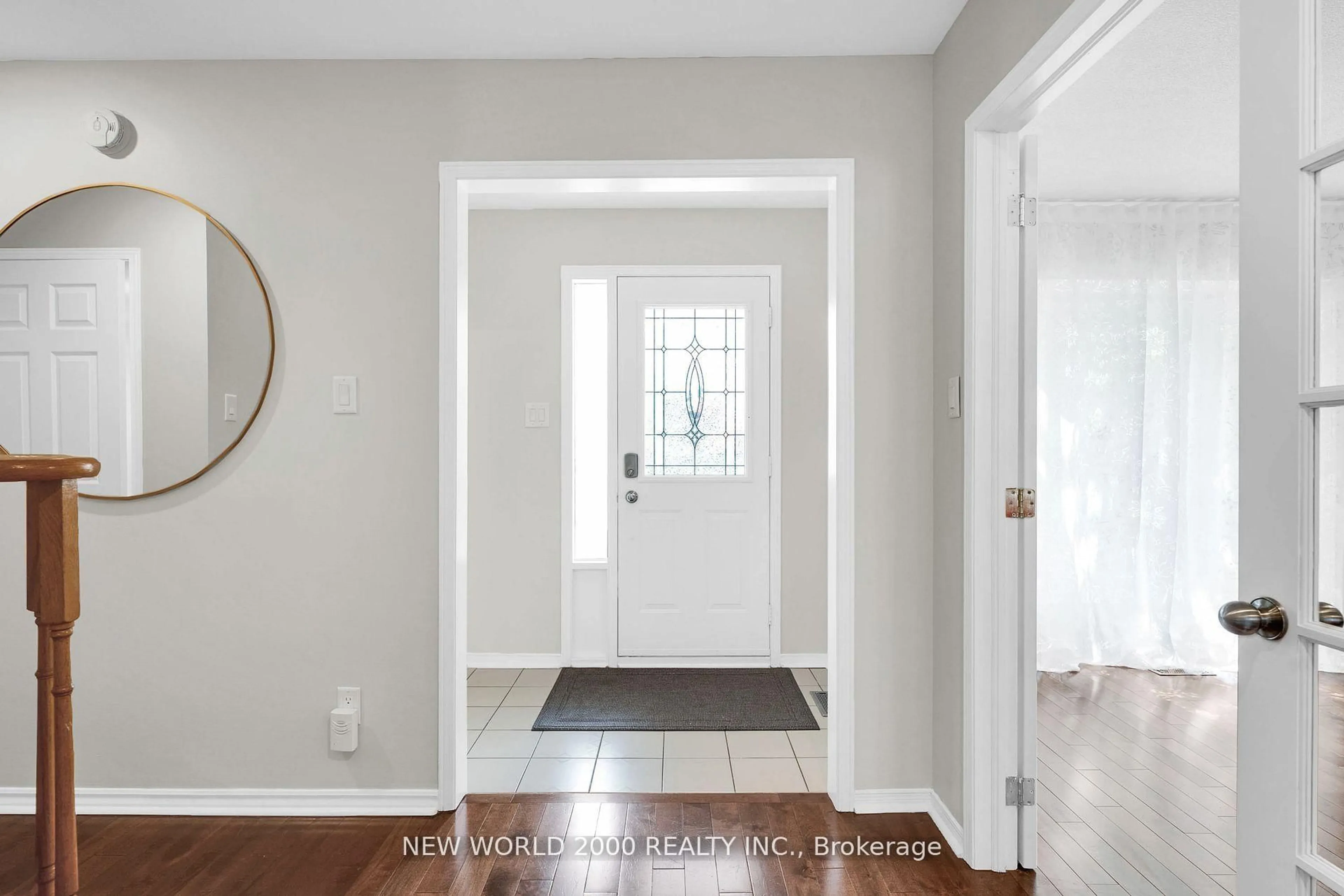 Indoor entryway for 50 Livingstone St, Barrie Ontario L4N 7J2