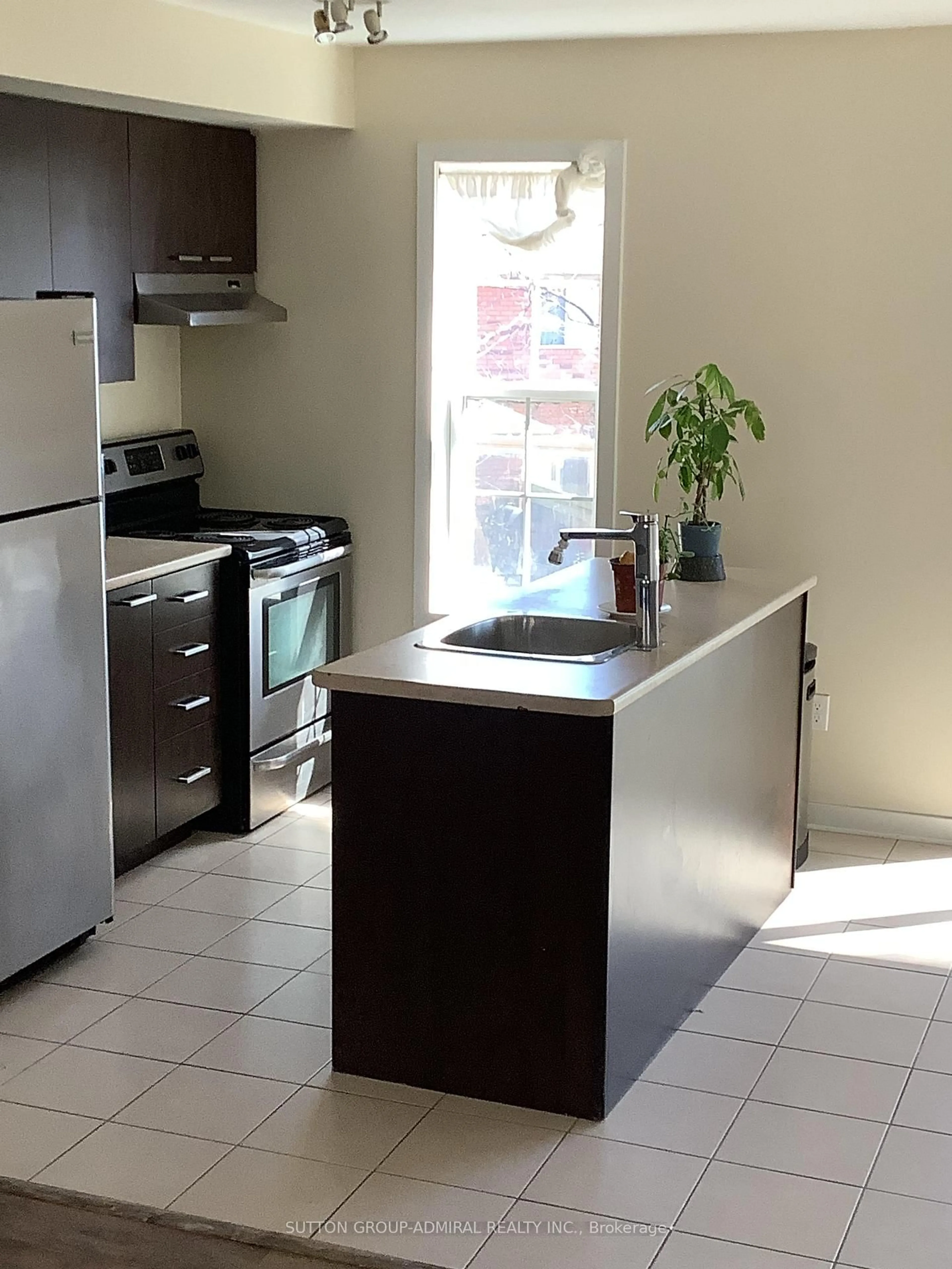 Standard kitchen, unknown for 91 Coughlin Rd #35, Barrie Ontario L4N 0L5