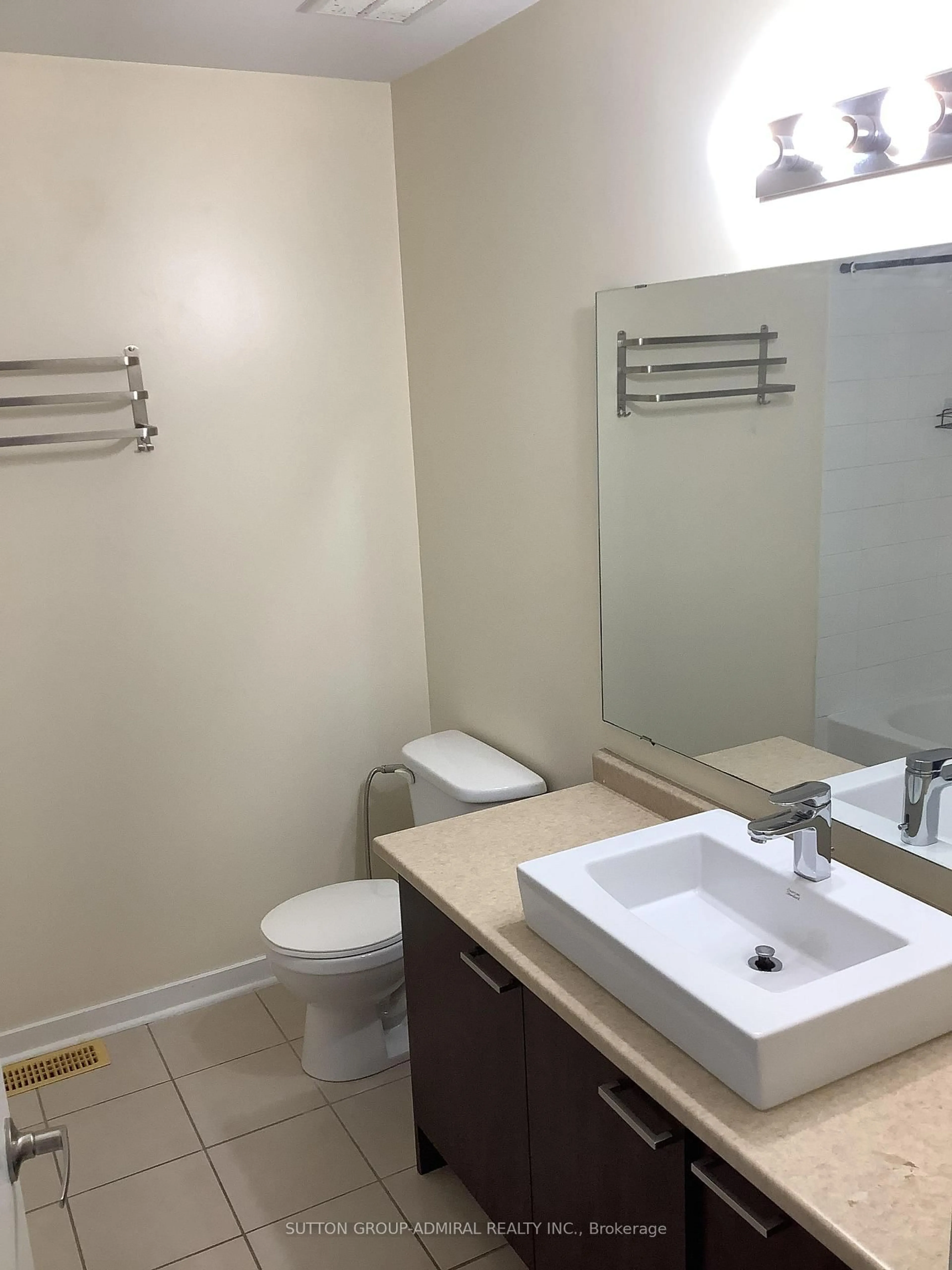 Standard bathroom, unknown for 91 Coughlin Rd #35, Barrie Ontario L4N 0L5